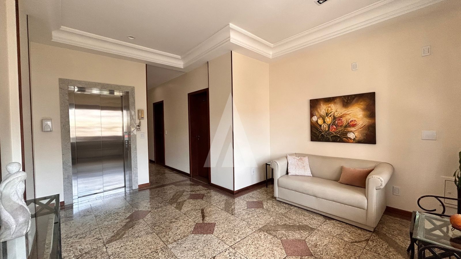 APARTAMENTO SEMI MOBILIADO COM 4 QUARTOS SENDO 2 SUÍTES, CHURRASQUEIRA NO CENTRO DE JOINVILLE. — foto 3