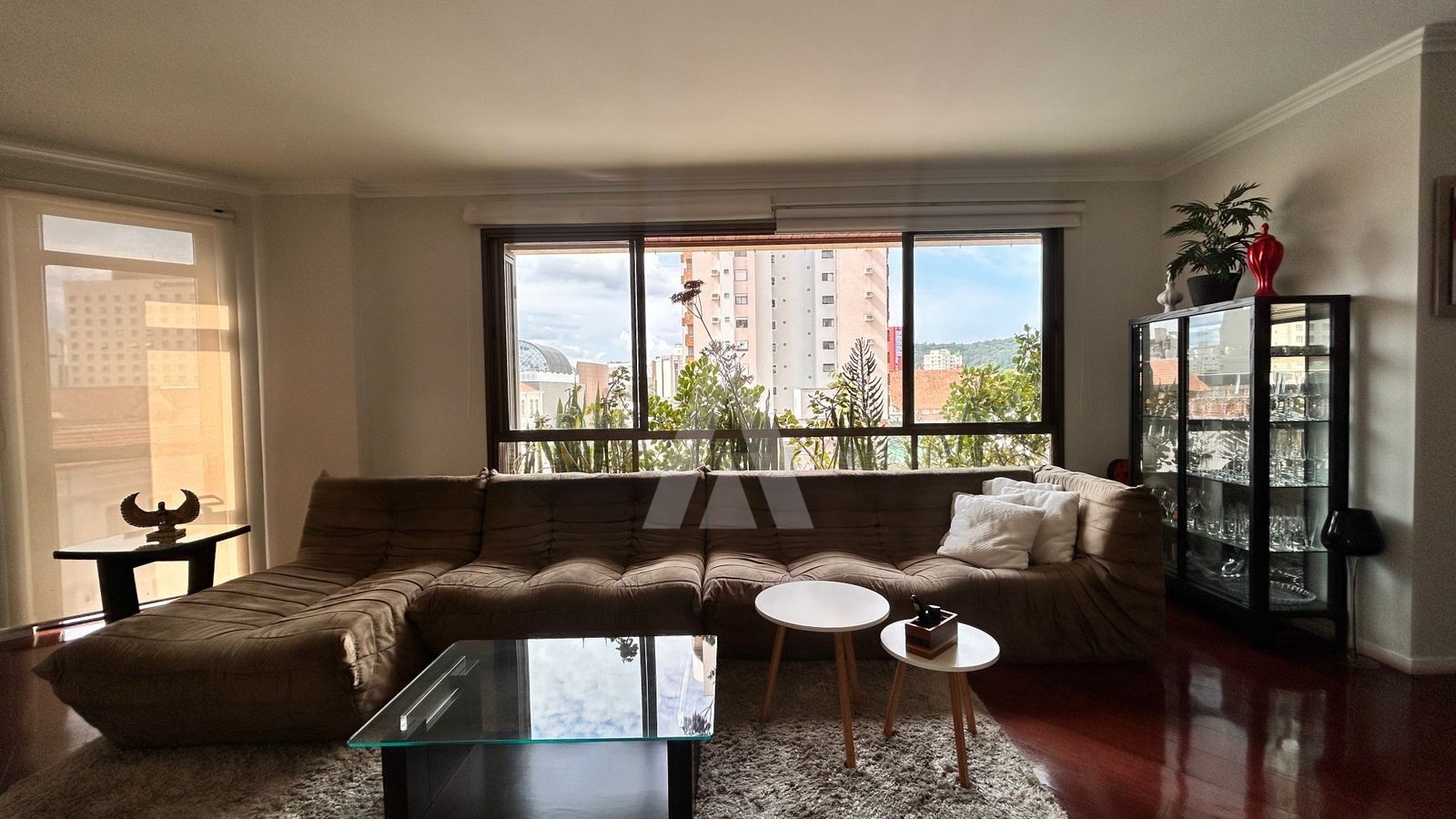 APARTAMENTO SEMI MOBILIADO COM 4 QUARTOS SENDO 2 SUÍTES, CHURRASQUEIRA NO CENTRO DE JOINVILLE. — foto 7