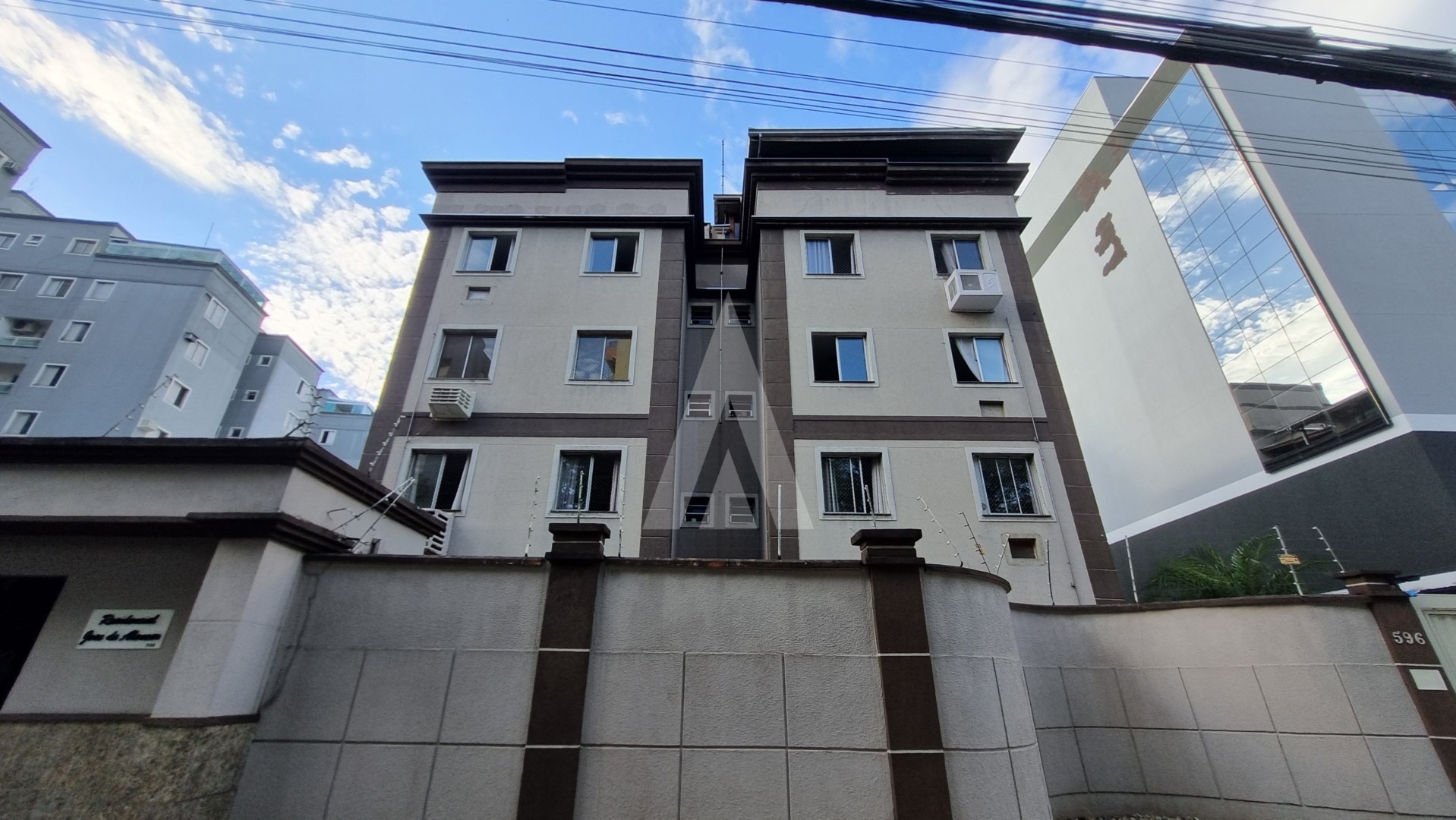 Cobertura duplex no bairro Santo Antônio com 3 quartos, cozinha com armários e com uma vaga de garagem. - foto 1
