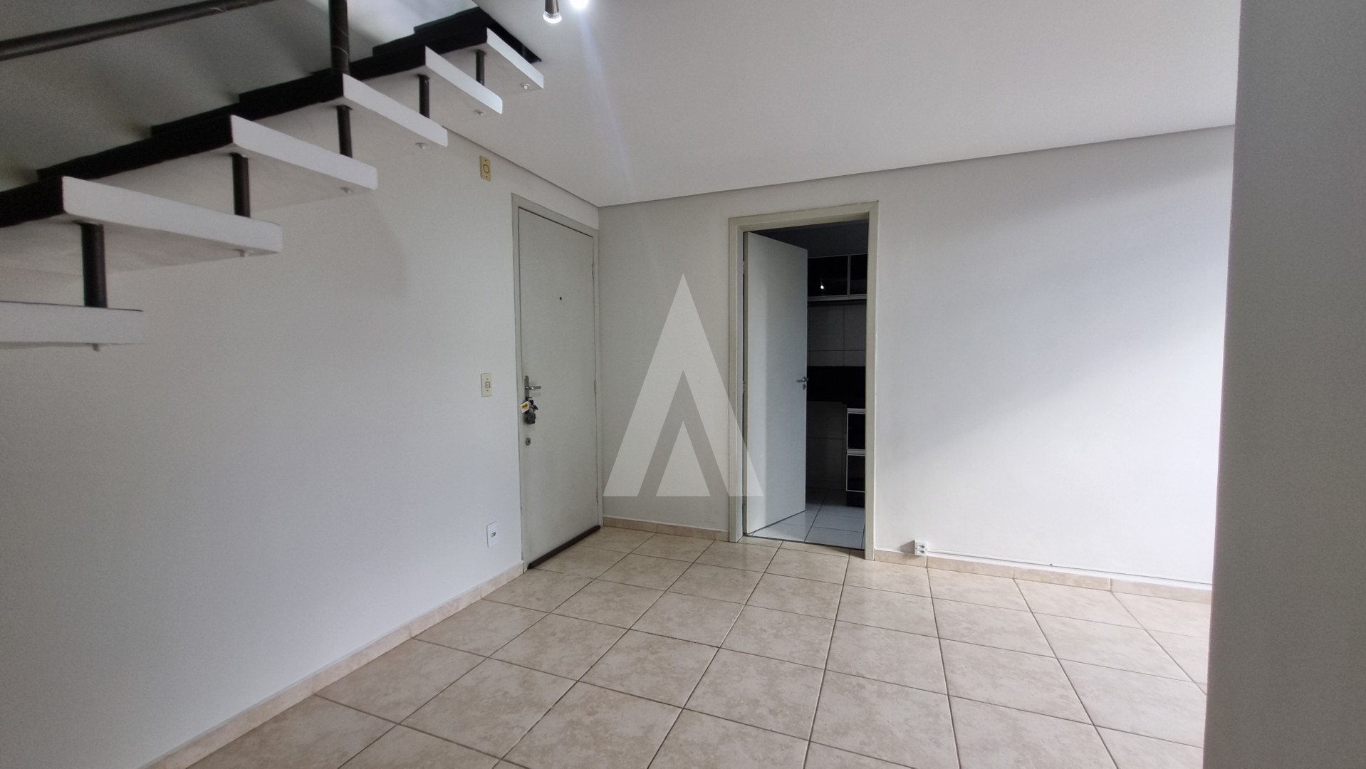 Cobertura duplex no bairro Santo Antônio com 3 quartos, cozinha com armários e com uma vaga de garagem. — foto 2