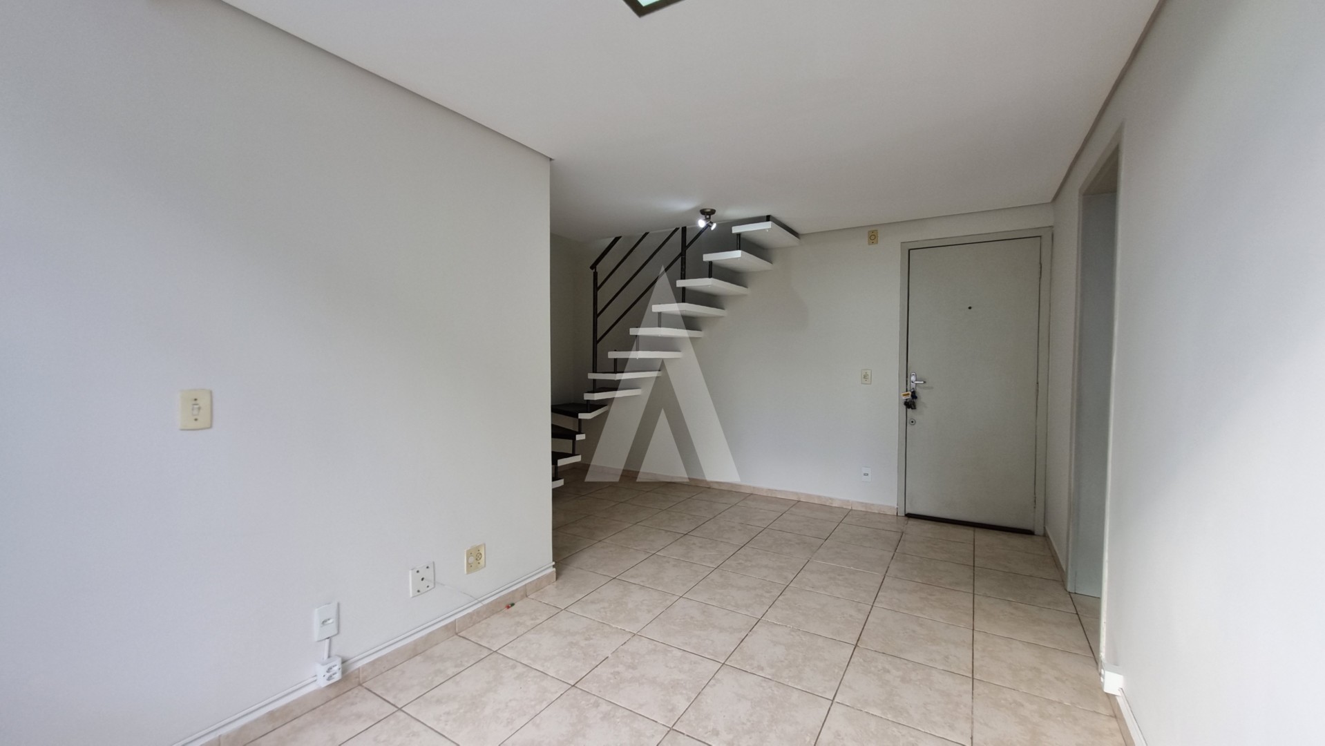 Cobertura duplex no bairro Santo Antônio com 3 quartos, cozinha com armários e com uma vaga de garagem. — foto 4