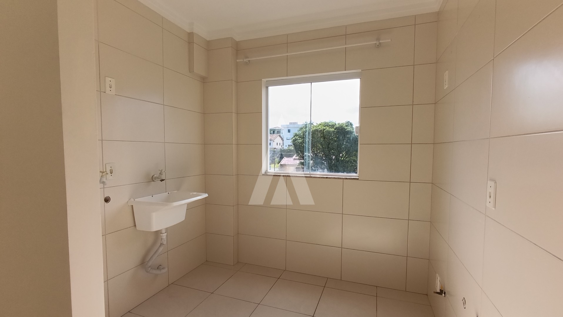 Apartamento com 2 quartos, localizado no bairro Iririú, com 1 vaga de garagem coberta. — foto 4