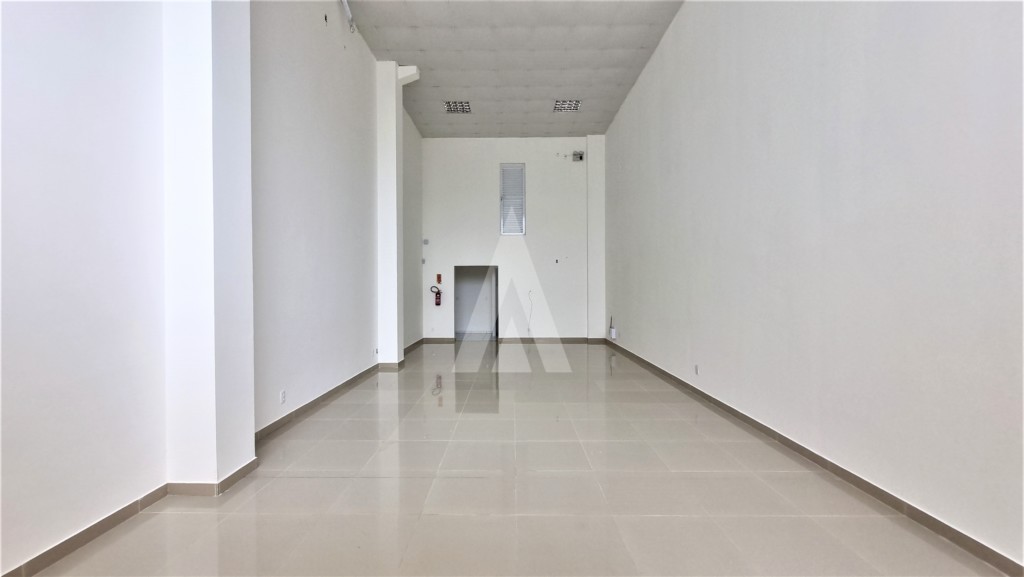 Imóvel comercial no bairro centro, com banheiro e sala interna, estacionamento rotativo. — foto 3