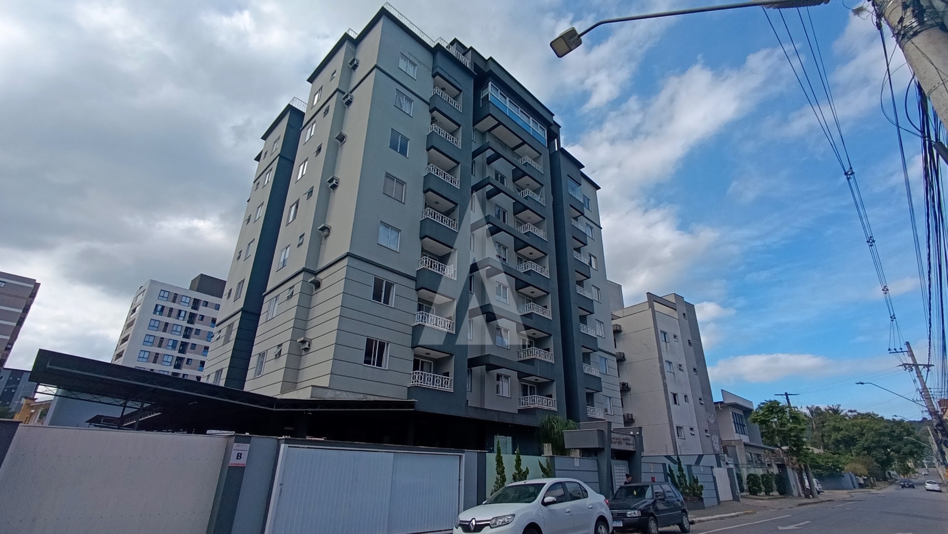 Apartamento mobiliado com 2 quartos e 1 vaga de garagem coberta no bairro Bom Retiro, em Joinville. - foto 1