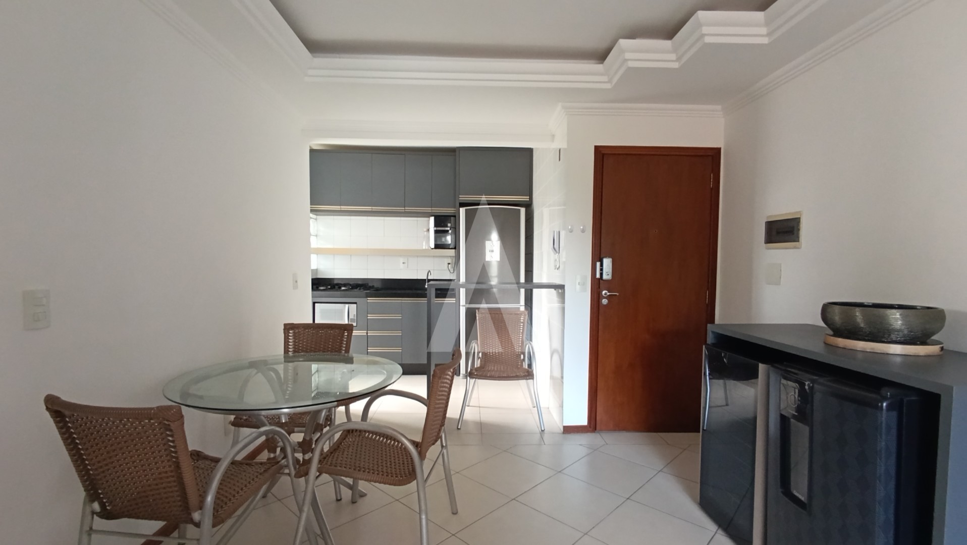 Apartamento mobiliado com 2 quartos e 1 vaga de garagem coberta no bairro Bom Retiro, em Joinville. — foto 3