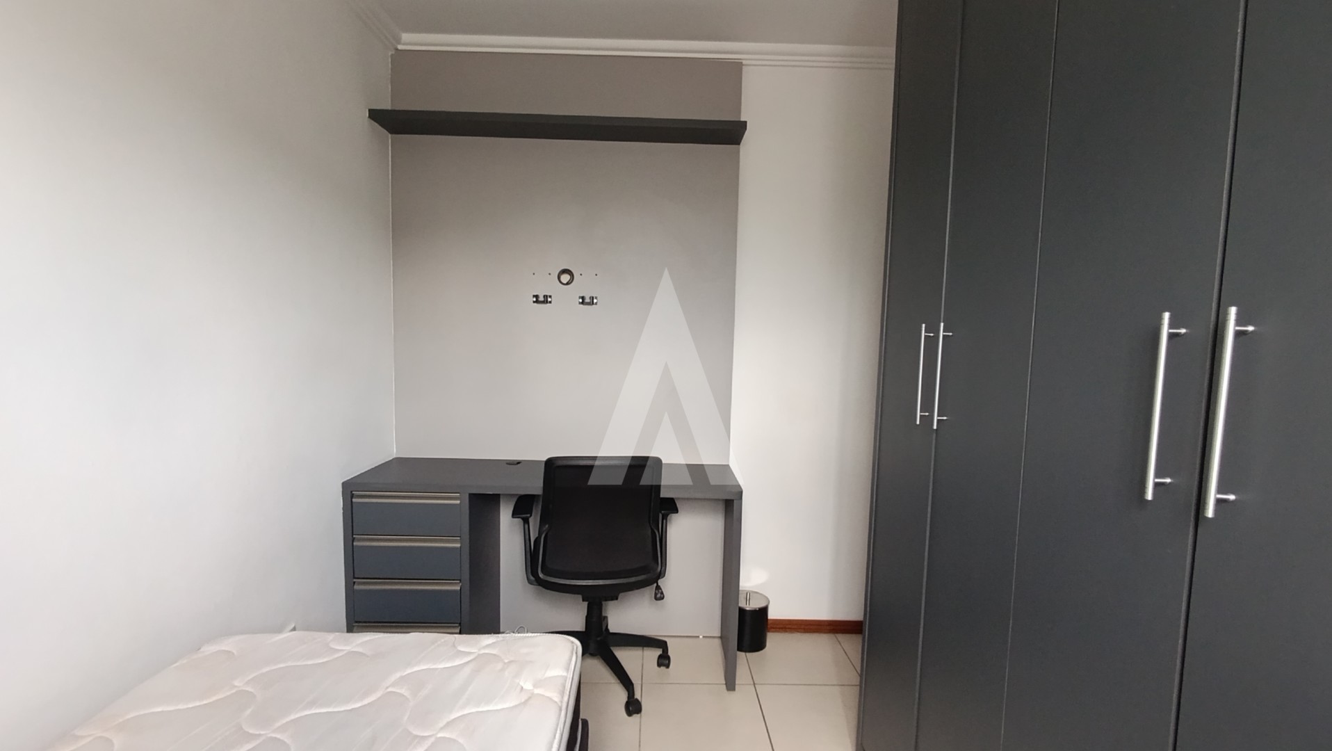 Apartamento mobiliado com 2 quartos e 1 vaga de garagem coberta no bairro Bom Retiro, em Joinville. — foto 7