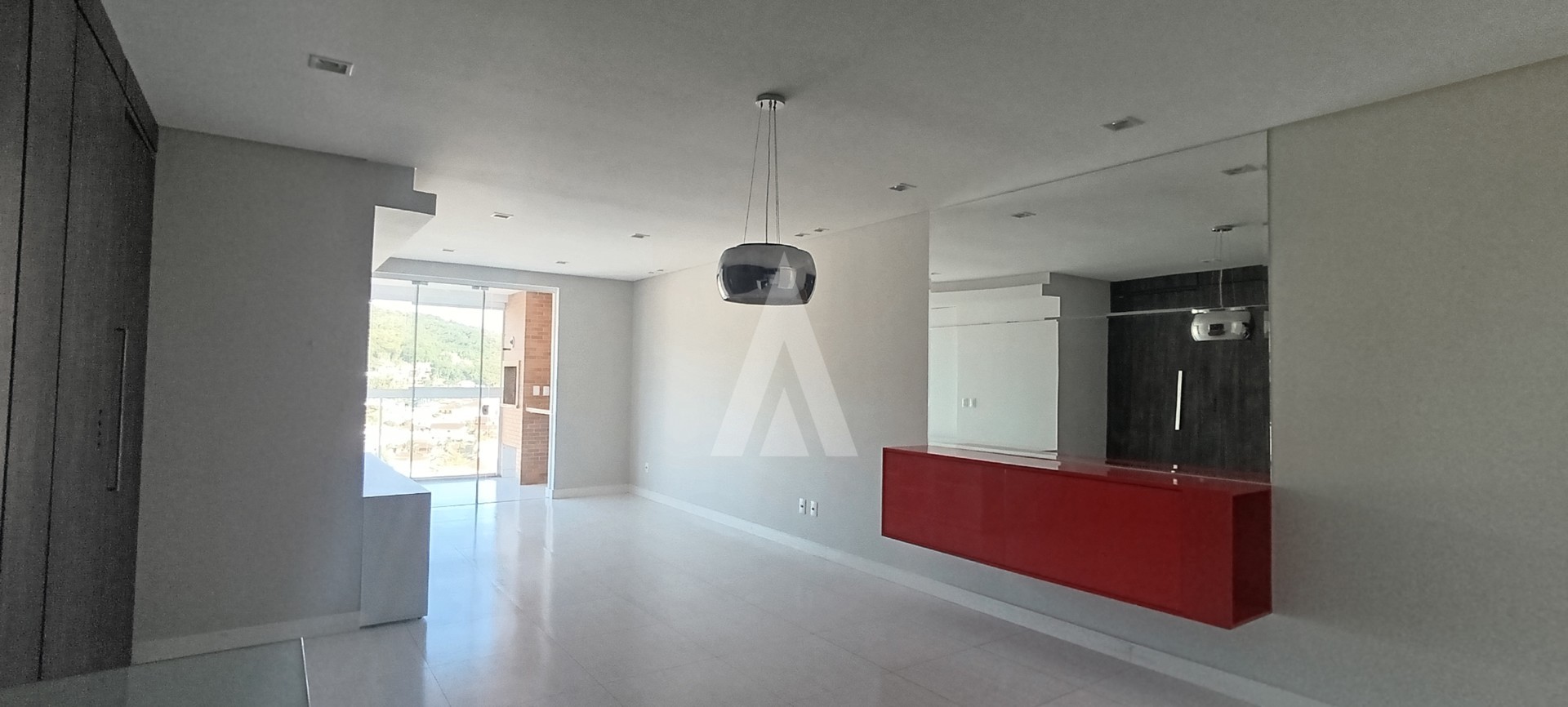 Apartamento com 02 quartos, sendo suítes e sacada com churrasqueira no Saguaçu. — foto 3