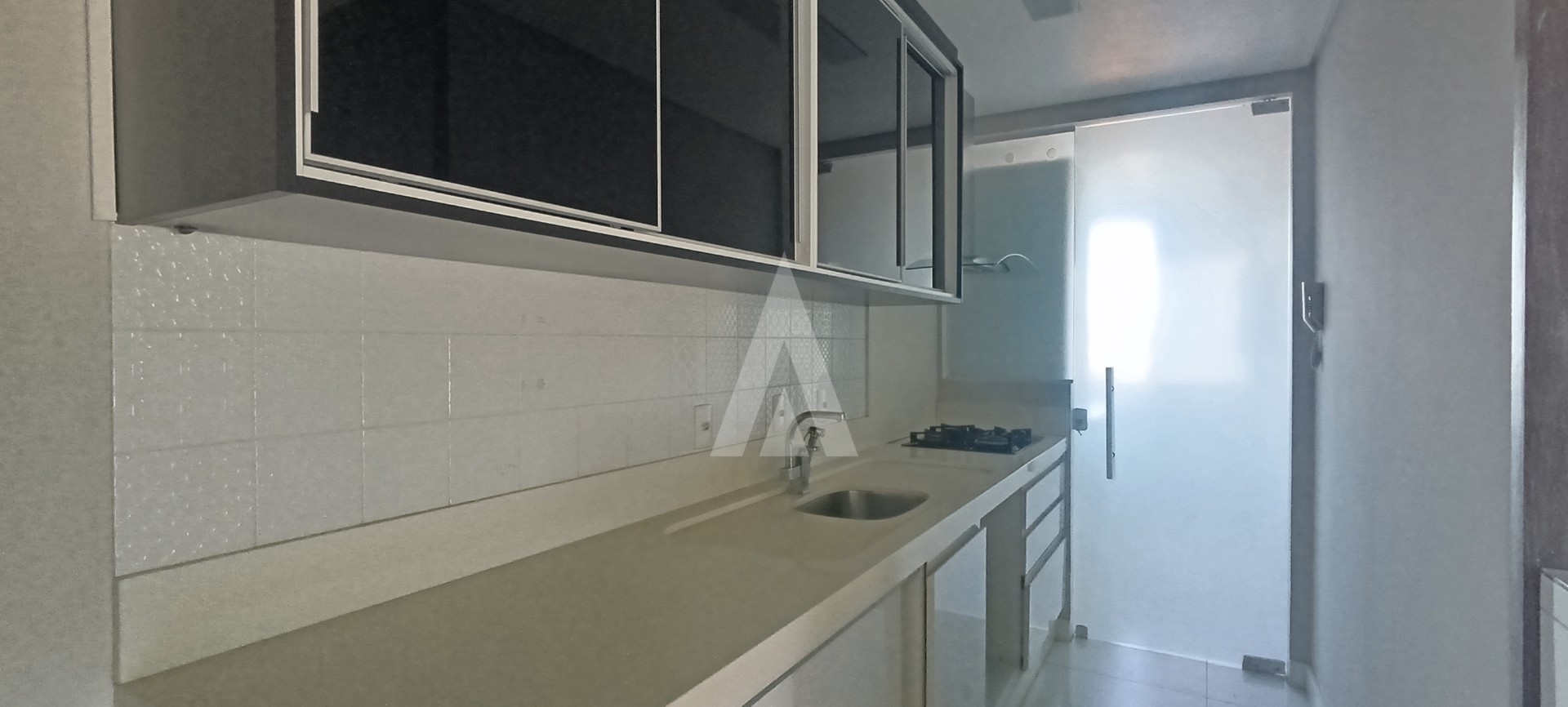 Apartamento com 02 quartos, sendo suítes e sacada com churrasqueira no Saguaçu. — foto 5