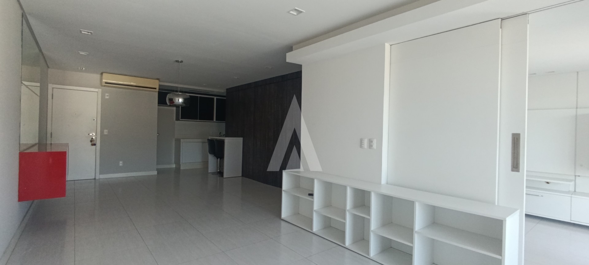 Apartamento com 02 quartos, sendo suítes e sacada com churrasqueira no Saguaçu. — foto 7