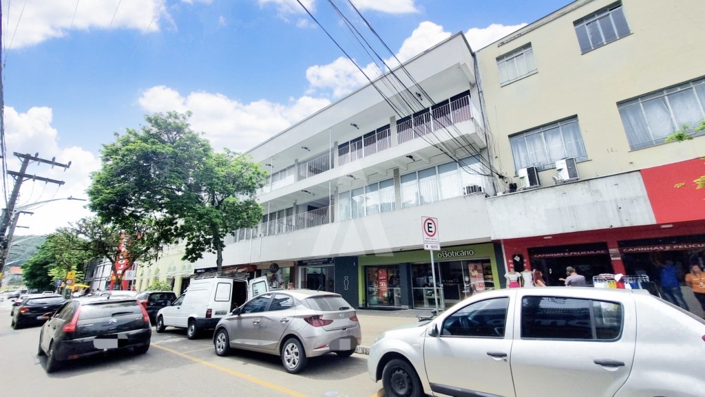 Sala comercial localizada no Centro com 1 sala e 1 lavabo — foto 3