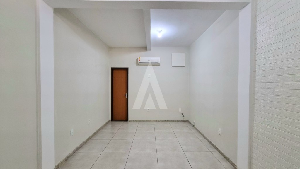 Sala comercial localizada no Centro com 1 sala e 1 lavabo — foto 5