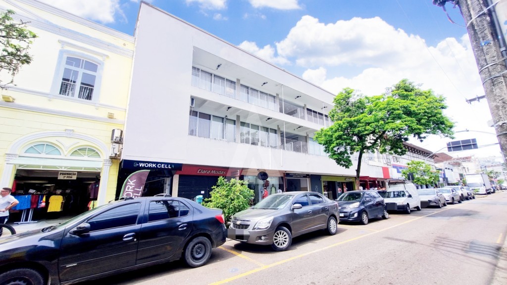 Sala comercial localizada no Centro com 1 sala e 1 lavabo — foto 2