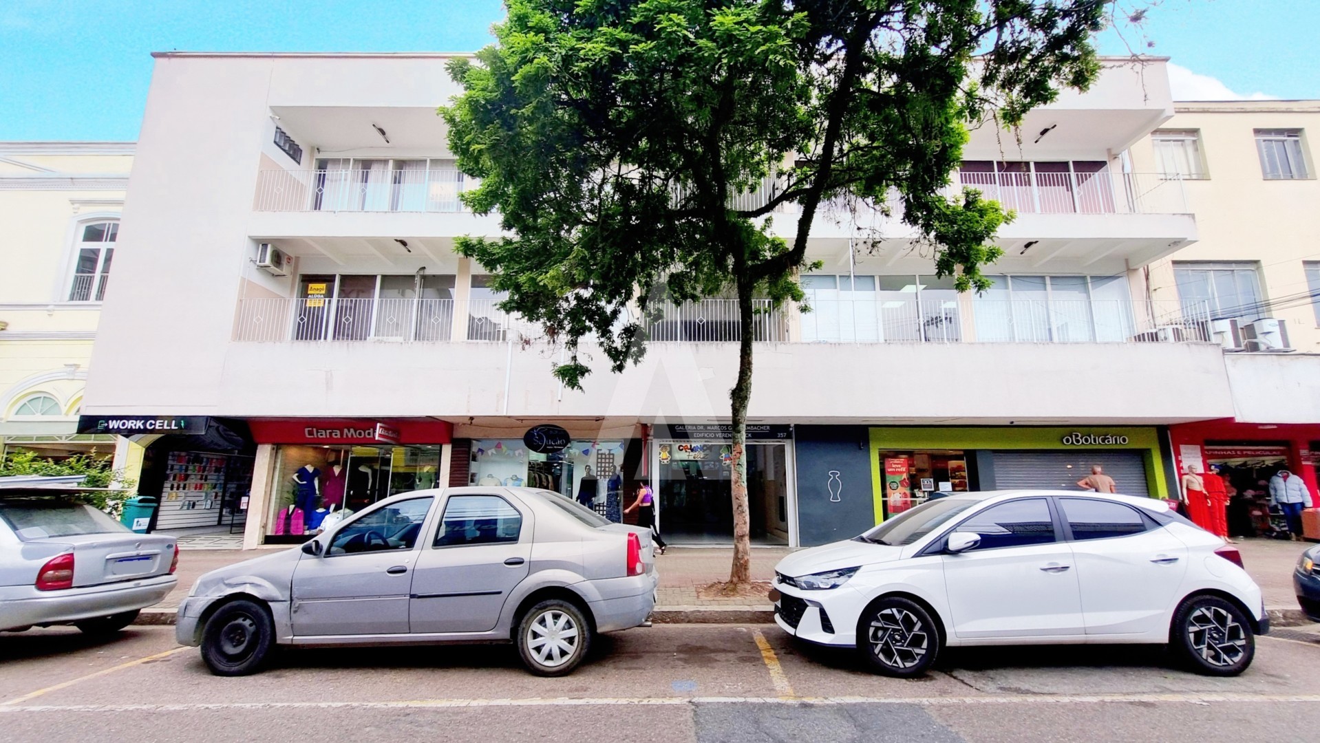 Sala comercial com 1 sala e 1 lavabo, localizada no Centro. — foto 2