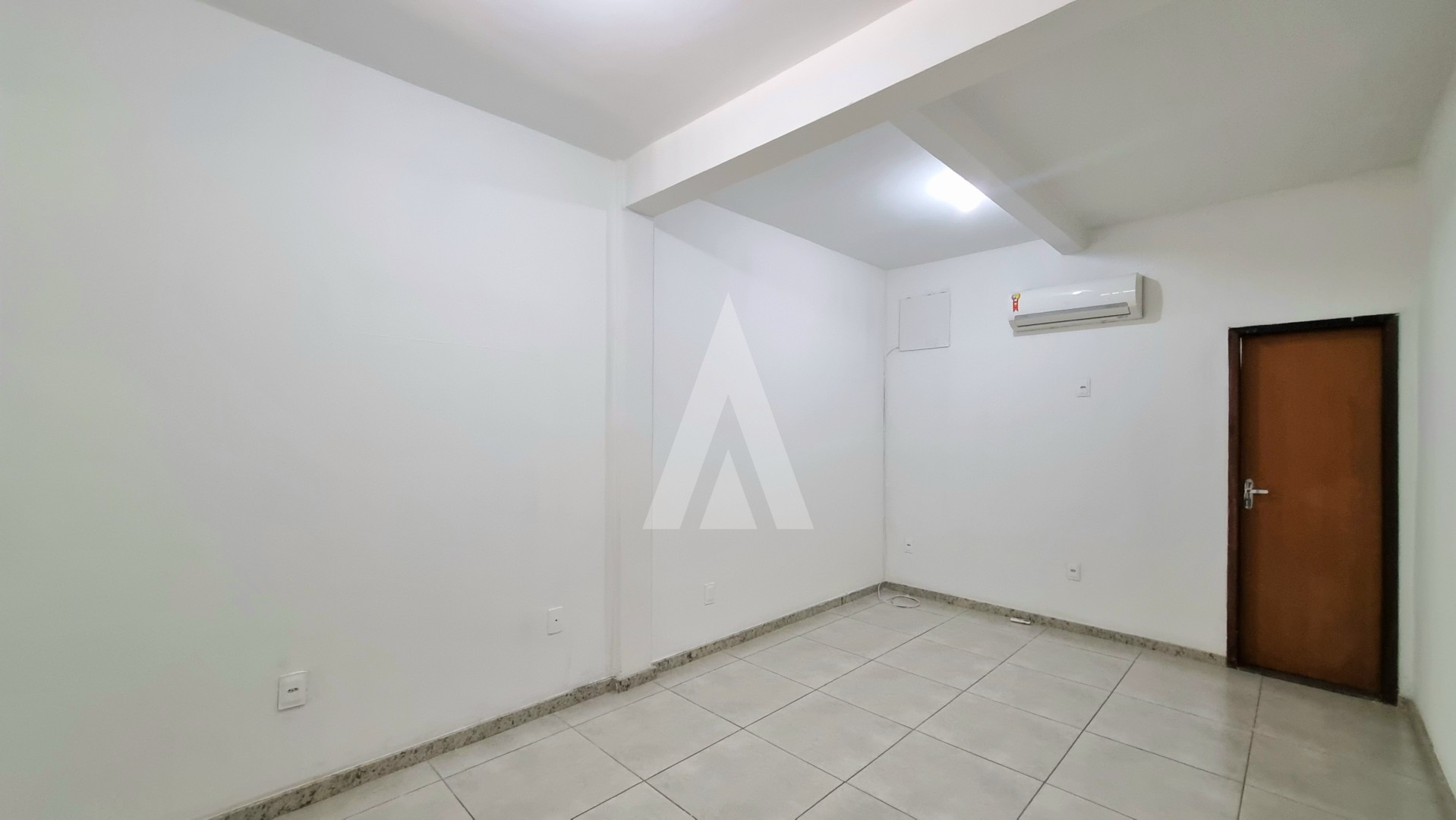 Sala comercial com 1 sala e 1 lavabo, localizada no Centro. — foto 4