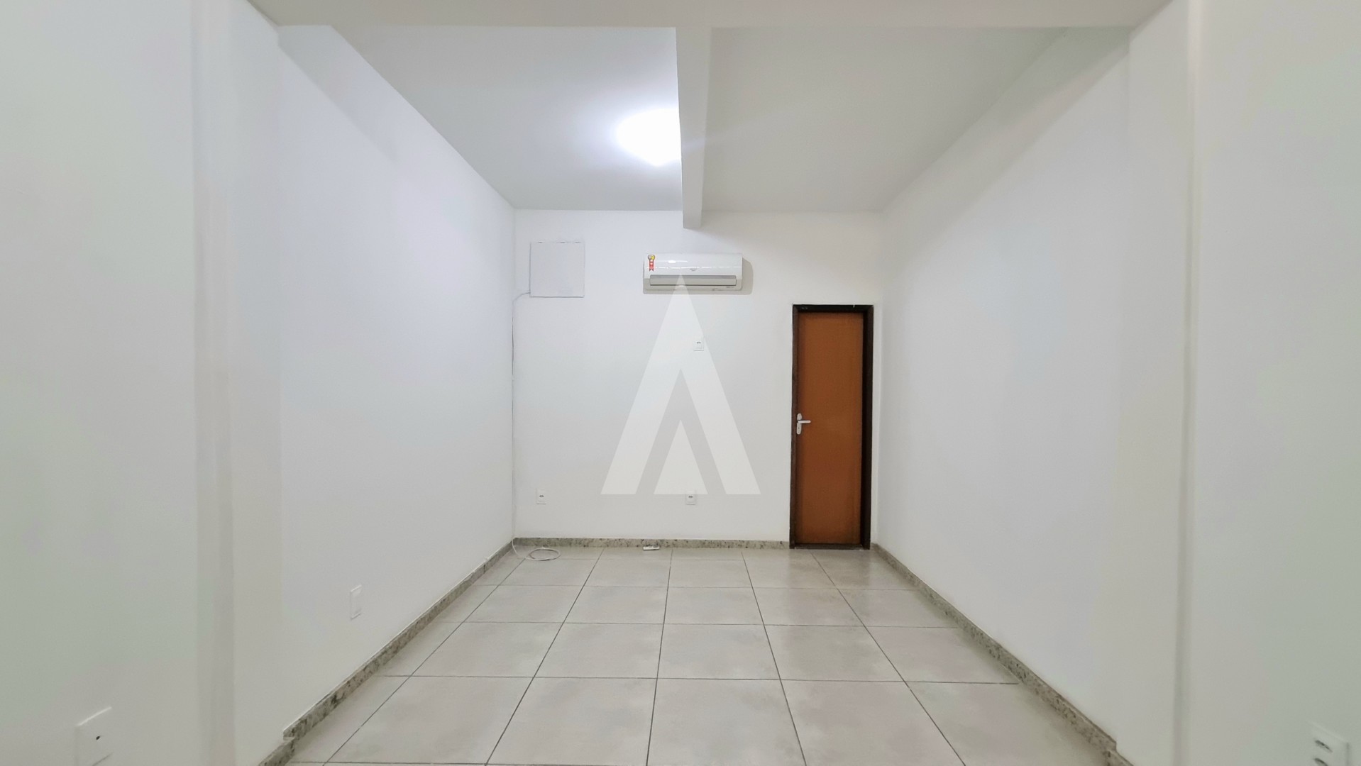 Sala comercial com 1 sala e 1 lavabo, localizada no Centro. — foto 5