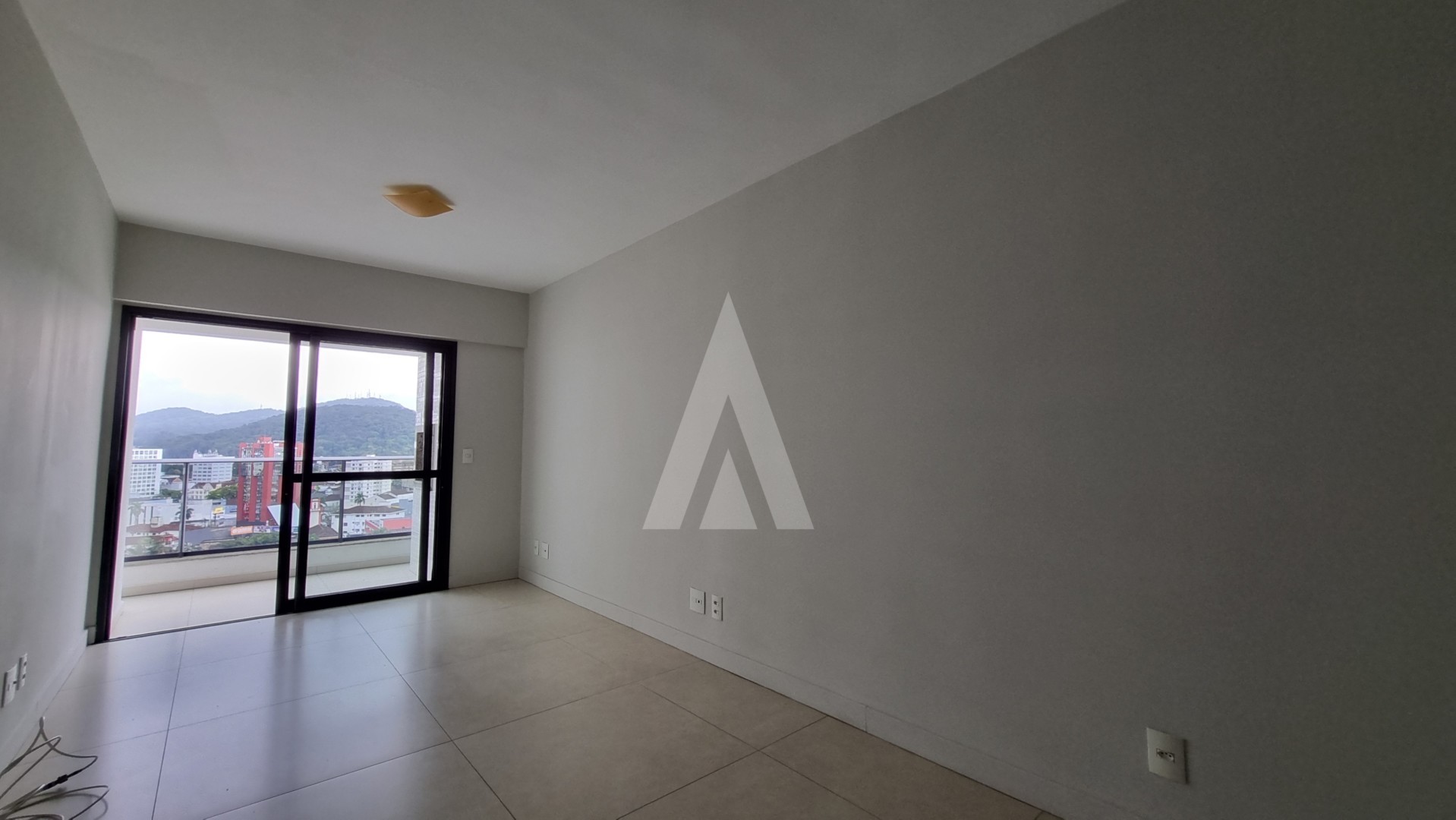 Apartamento de alto padrão, com 1 quarto, sacada com churrasqueira, prédio com elevador e 1 vaga de garagem, no Centro de Joinvi — foto 3
