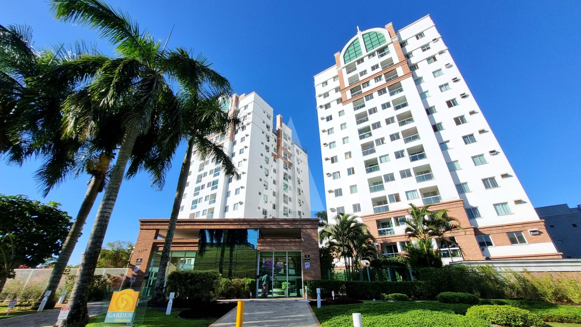 Apartamento com 3 quartos sendo 1 suíte, sacada e 2 vaga de garagem coberta no bairro Atiradores. — foto 2