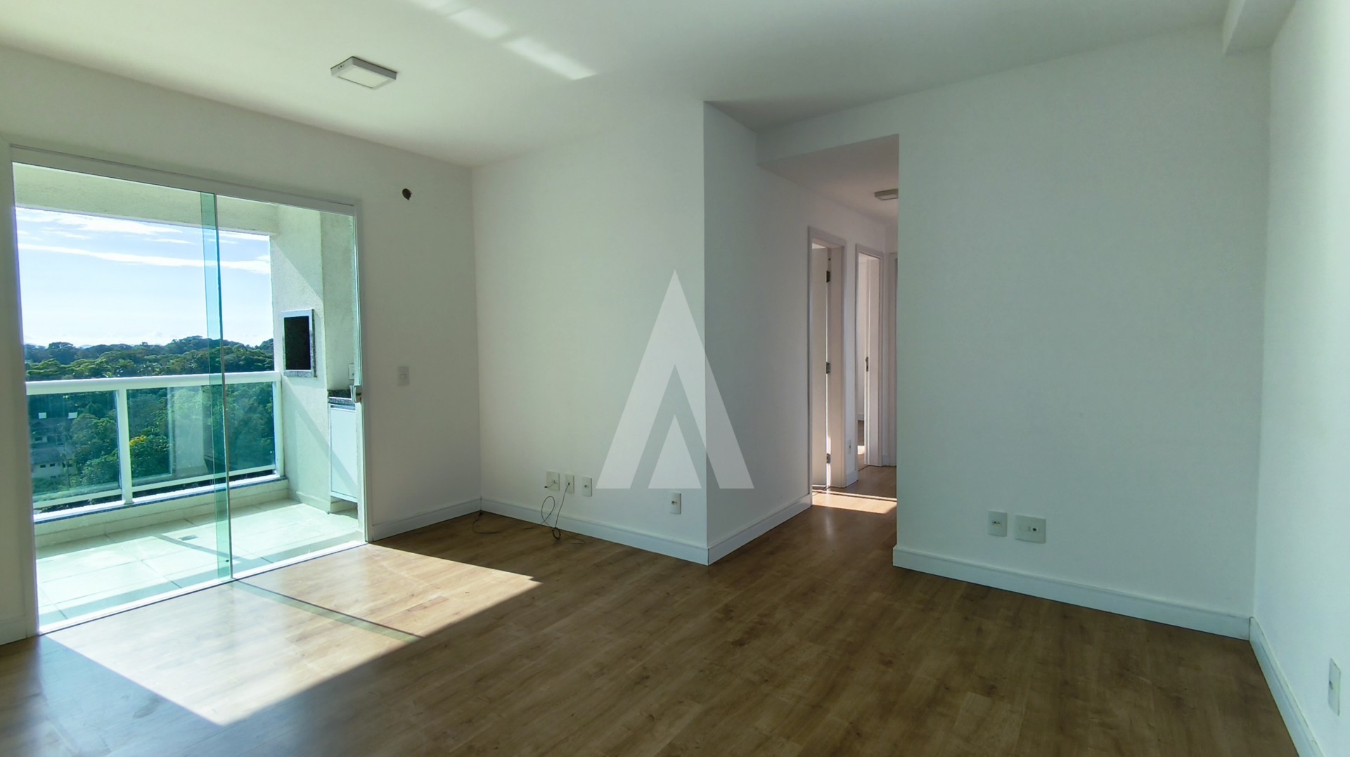 Apartamento com 3 quartos sendo 1 suíte, sacada e 2 vaga de garagem coberta no bairro Atiradores. — foto 4