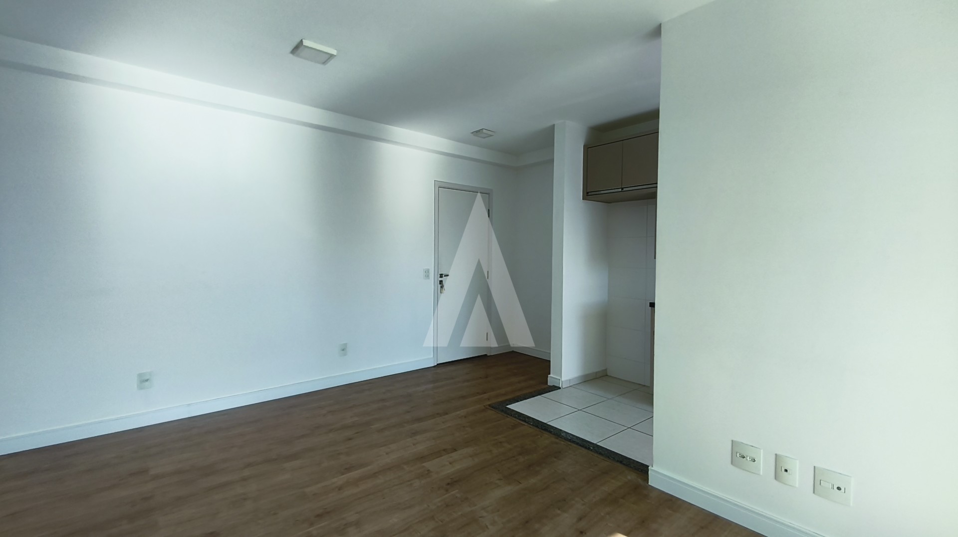 Apartamento com 3 quartos sendo 1 suíte, sacada e 2 vaga de garagem coberta no bairro Atiradores. — foto 5