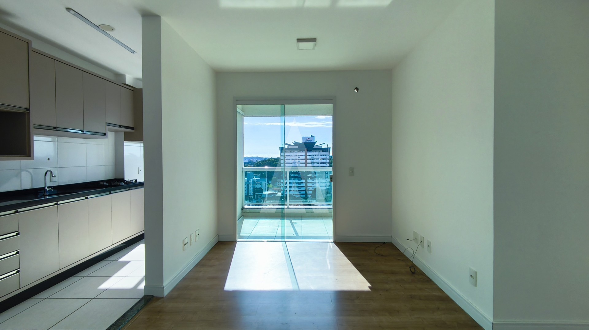 Apartamento com 3 quartos sendo 1 suíte, sacada e 2 vaga de garagem coberta no bairro Atiradores. — foto 6