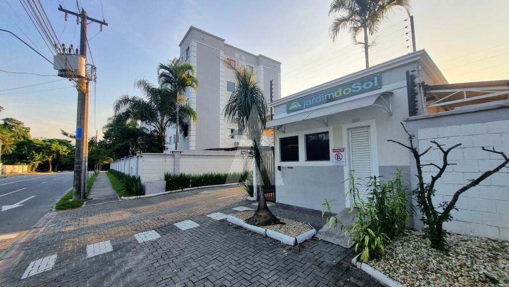 Apartamento no bairro Floresta com 2 quartos, cozinha com armários e 1 vaga de garagem. - foto 1