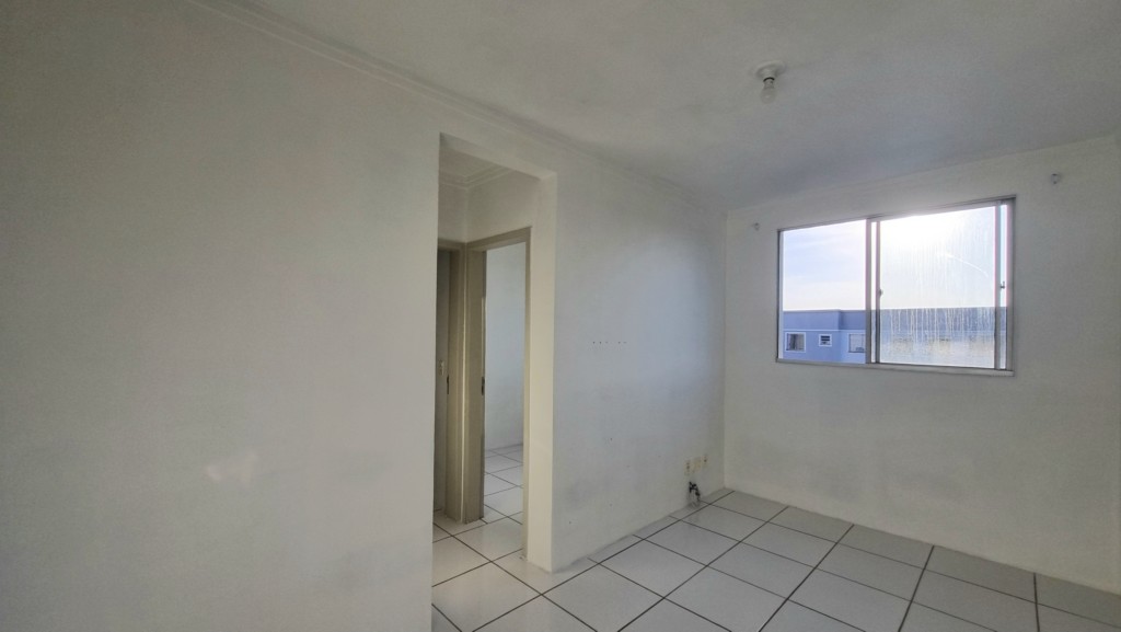 Apartamento no bairro Floresta com 2 quartos, cozinha com armários e 1 vaga de garagem. — foto 3