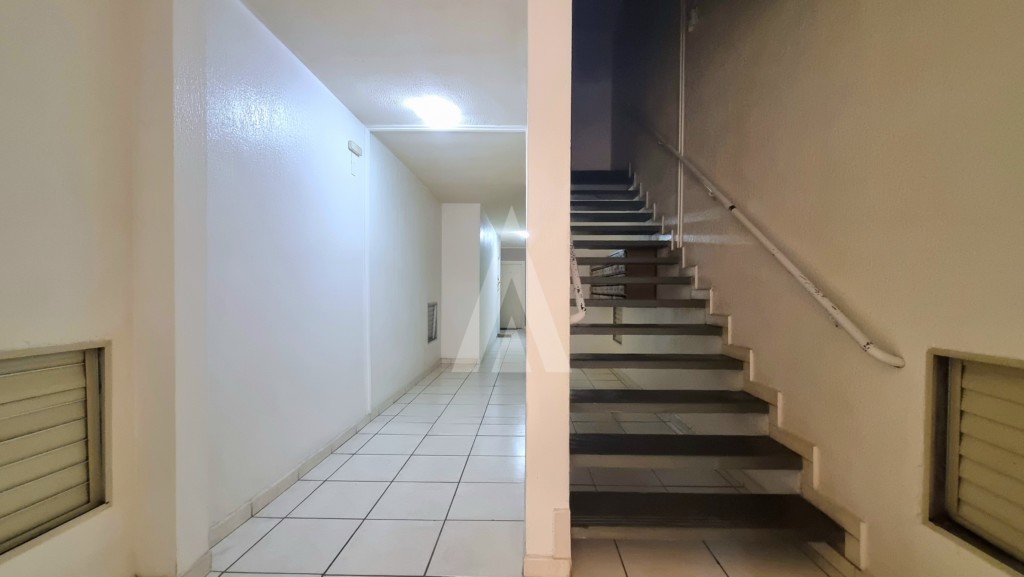 Apartamento no bairro Floresta com 2 quartos, cozinha com armários e 1 vaga de garagem. — foto 2