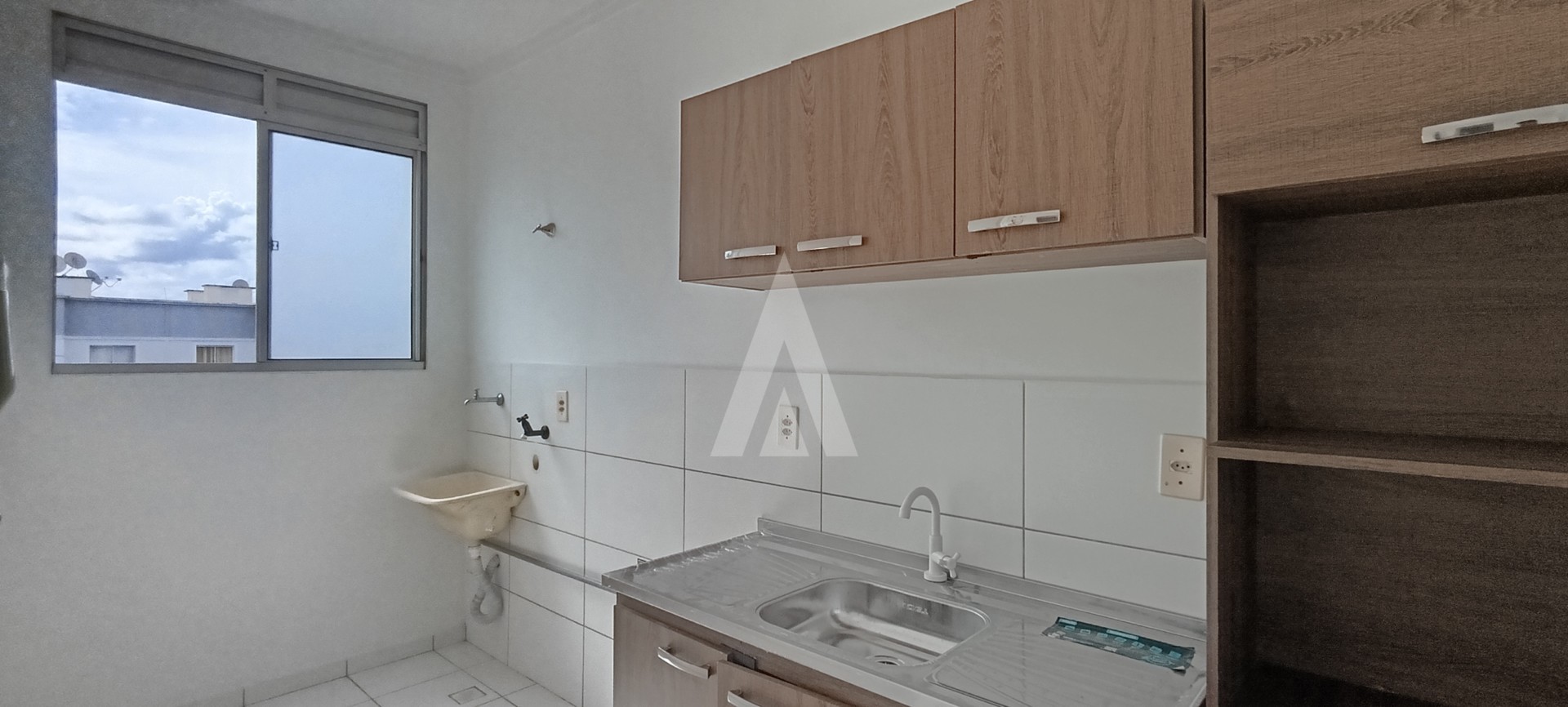 Apartamento no bairro Floresta com 2 quartos, cozinha com armários e 1 vaga de garagem. — foto 5