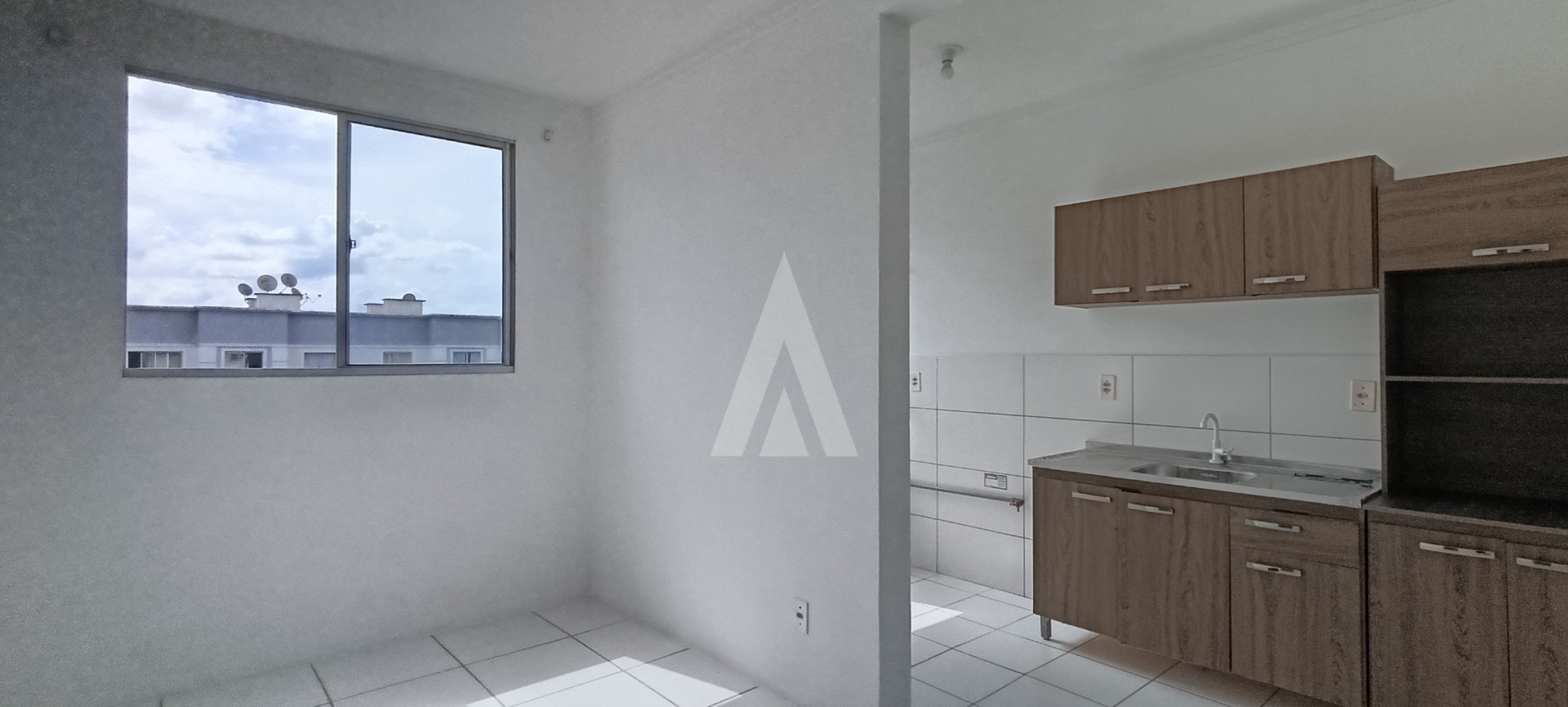 Apartamento no bairro Floresta com 2 quartos, cozinha com armários e 1 vaga de garagem. — foto 4