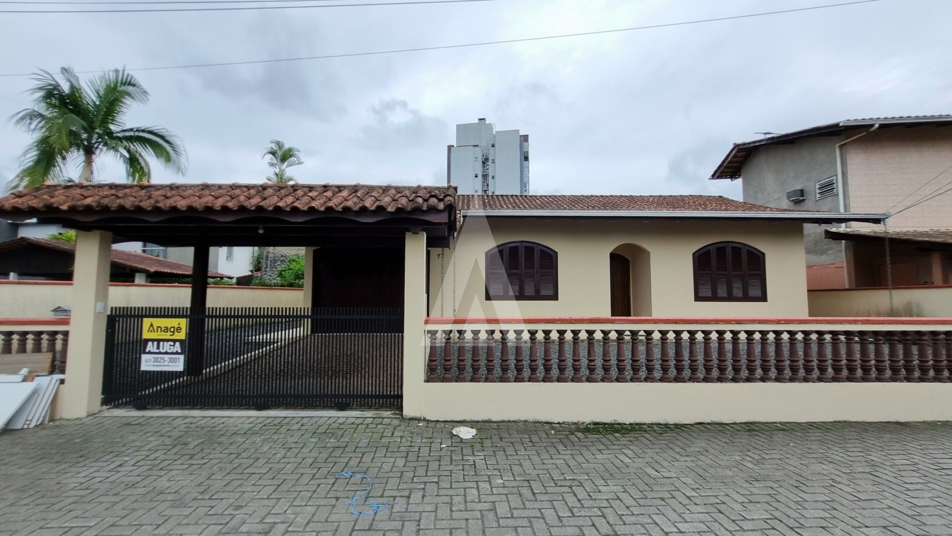 Casa residencial com 2 quartos sendo 1 suíte, no bairro Bom Retiro. - foto 1