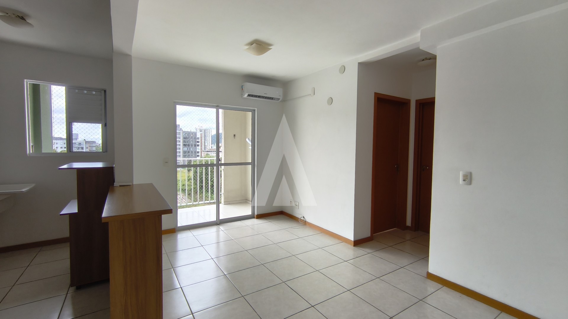 Apartamento no Santo Antônio com 02 quartos, cozinha mobiliada e uma vaga de garagem. — foto 2