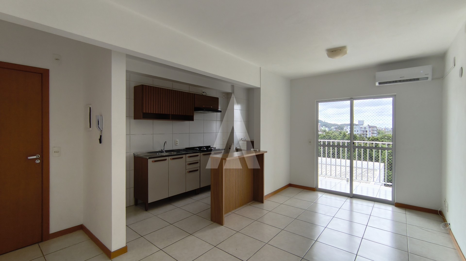 Apartamento no Santo Antônio com 02 quartos, cozinha mobiliada e uma vaga de garagem. — foto 3