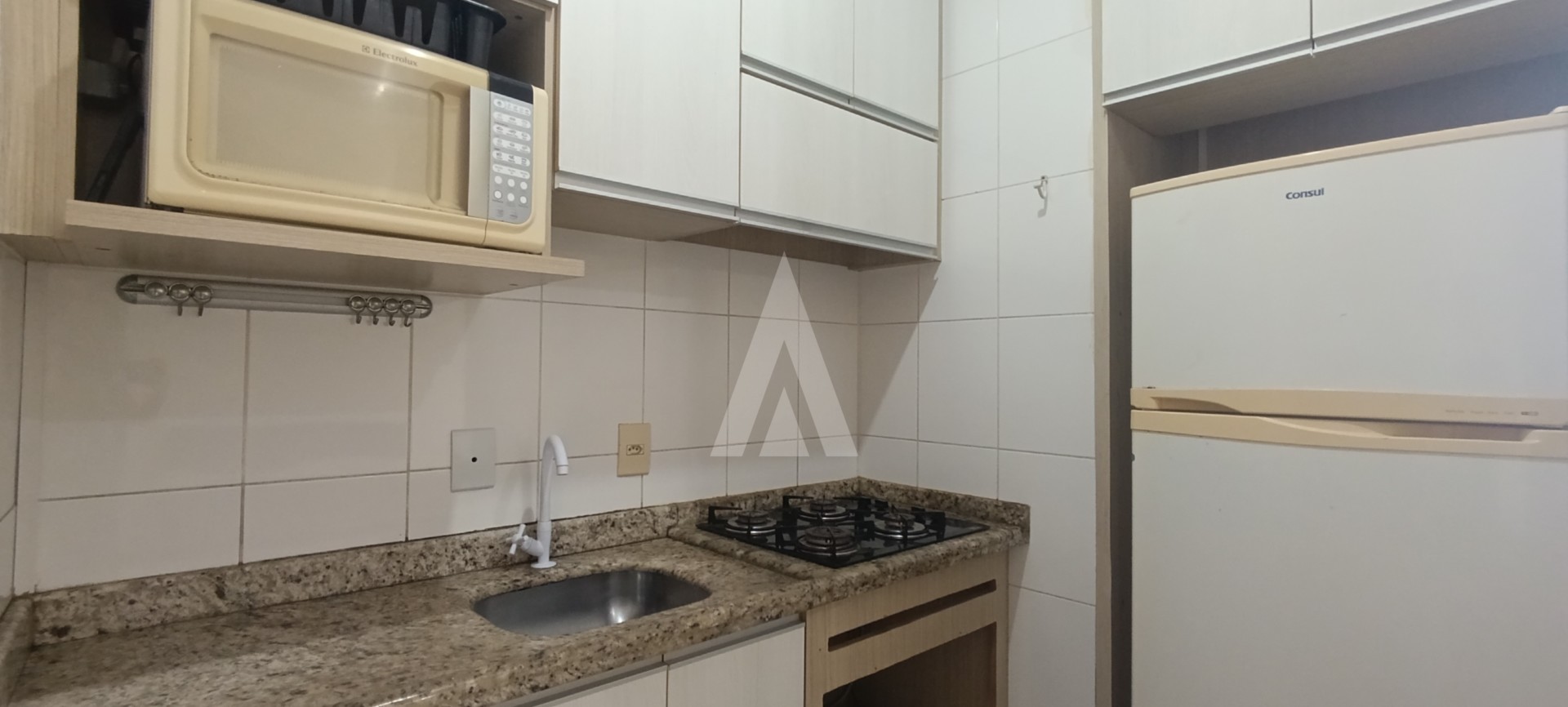Apartamento com 02 quartos, cozinha com armários e sacada com churrasqueira no Floresta — foto 3
