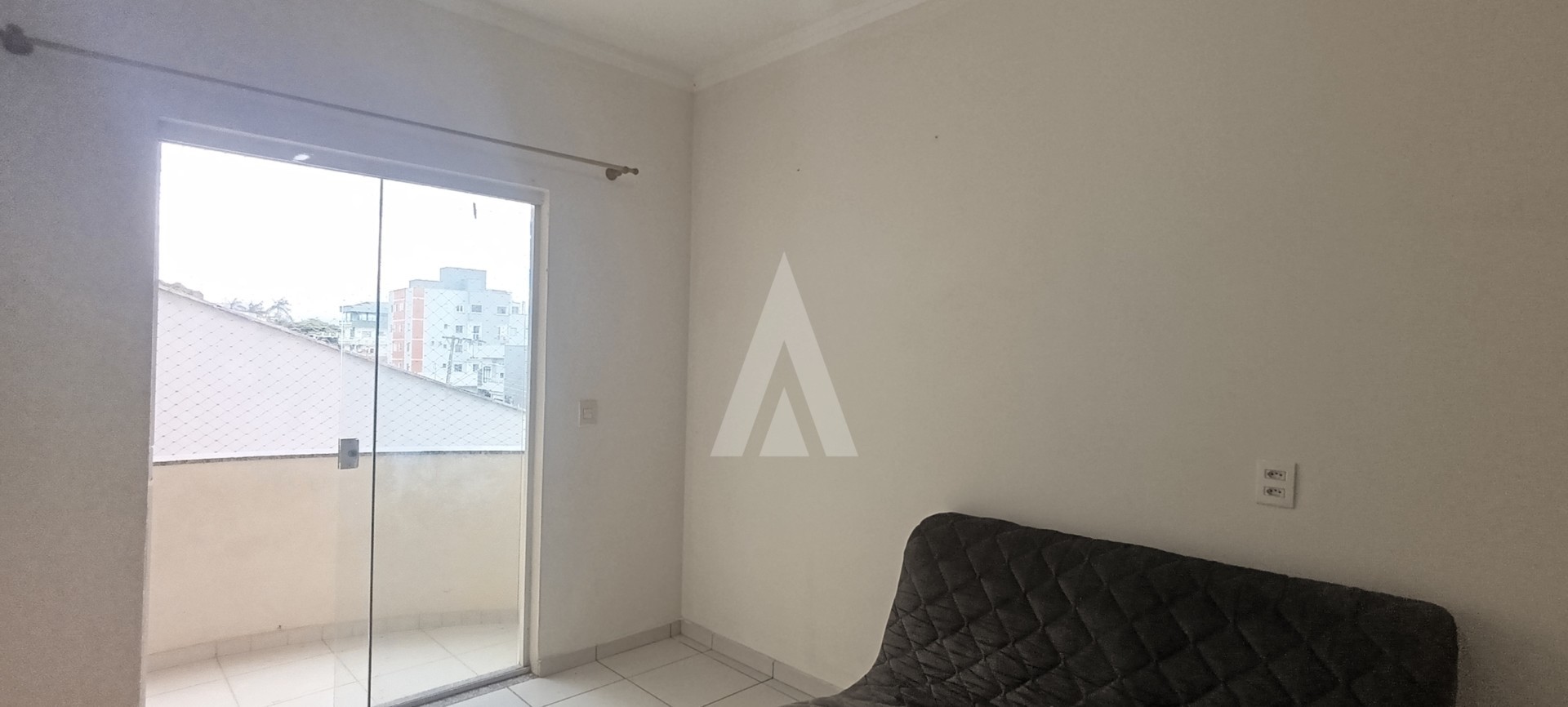 Apartamento com 02 quartos, cozinha com armários e sacada com churrasqueira no Floresta — foto 4