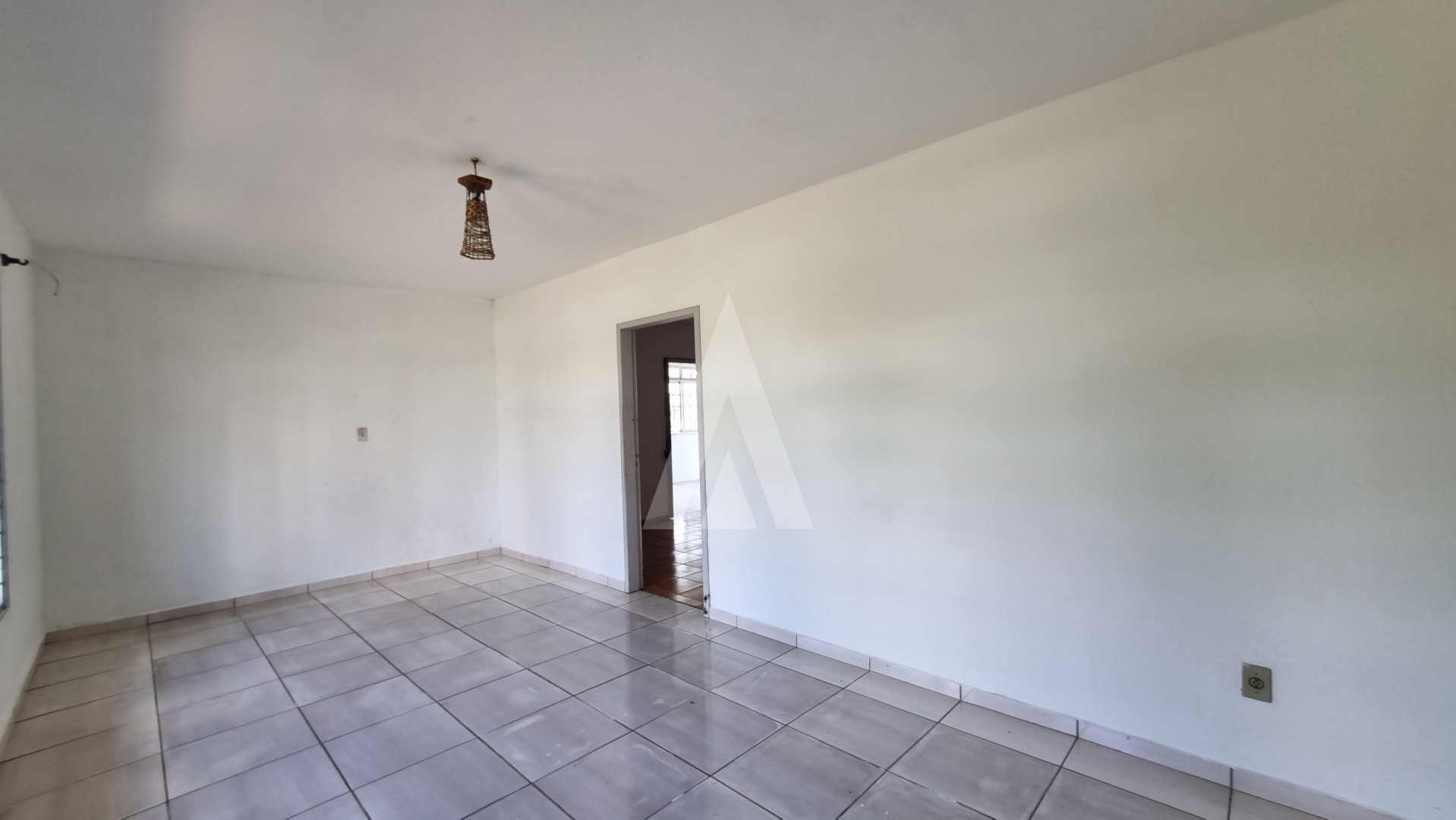 Casa residencial com 03 quartos e 2 vagas de garagem coberta no bairro Costa e Silva. — foto 4