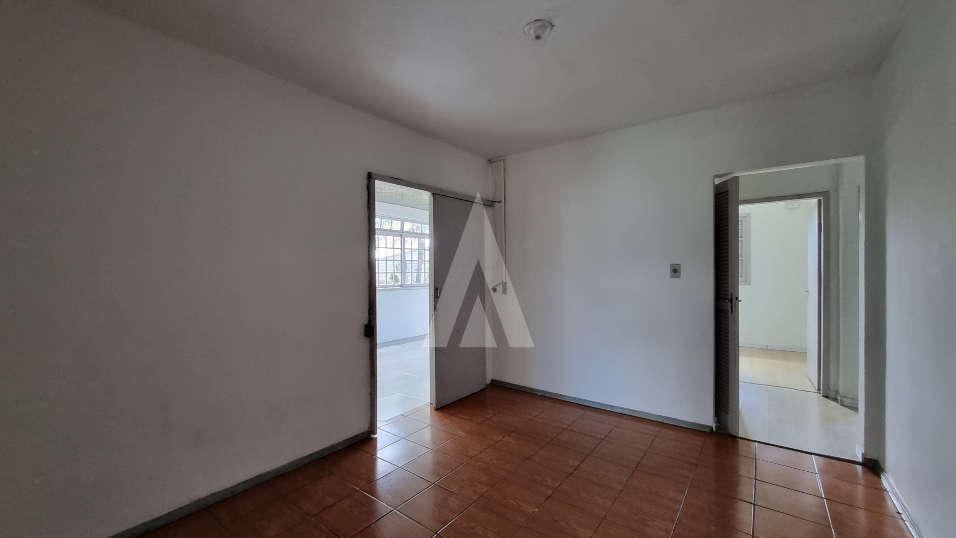 Casa residencial com 03 quartos e 2 vagas de garagem coberta no bairro Costa e Silva. — foto 6