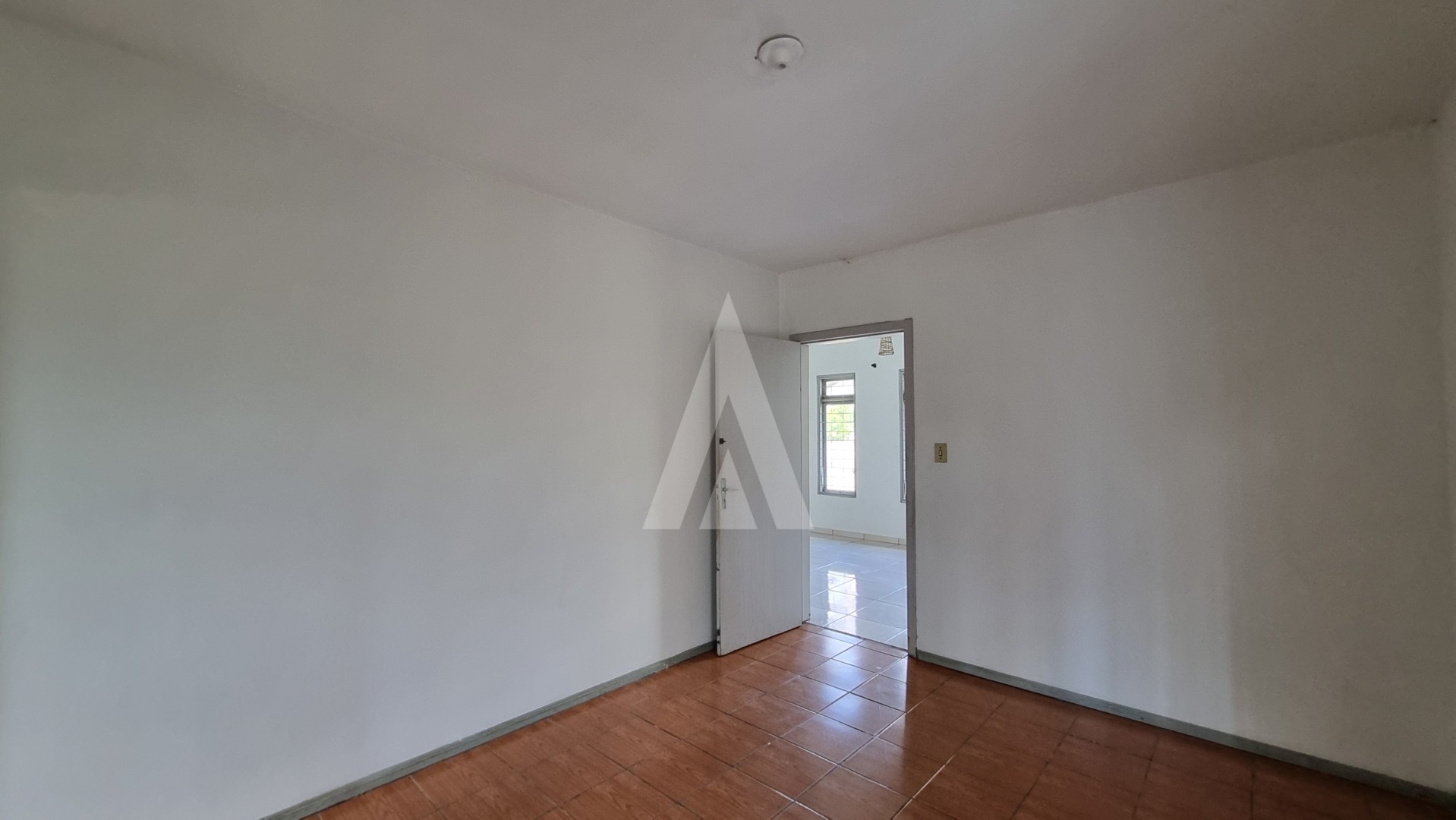 Casa residencial com 03 quartos e 2 vagas de garagem coberta no bairro Costa e Silva. — foto 7