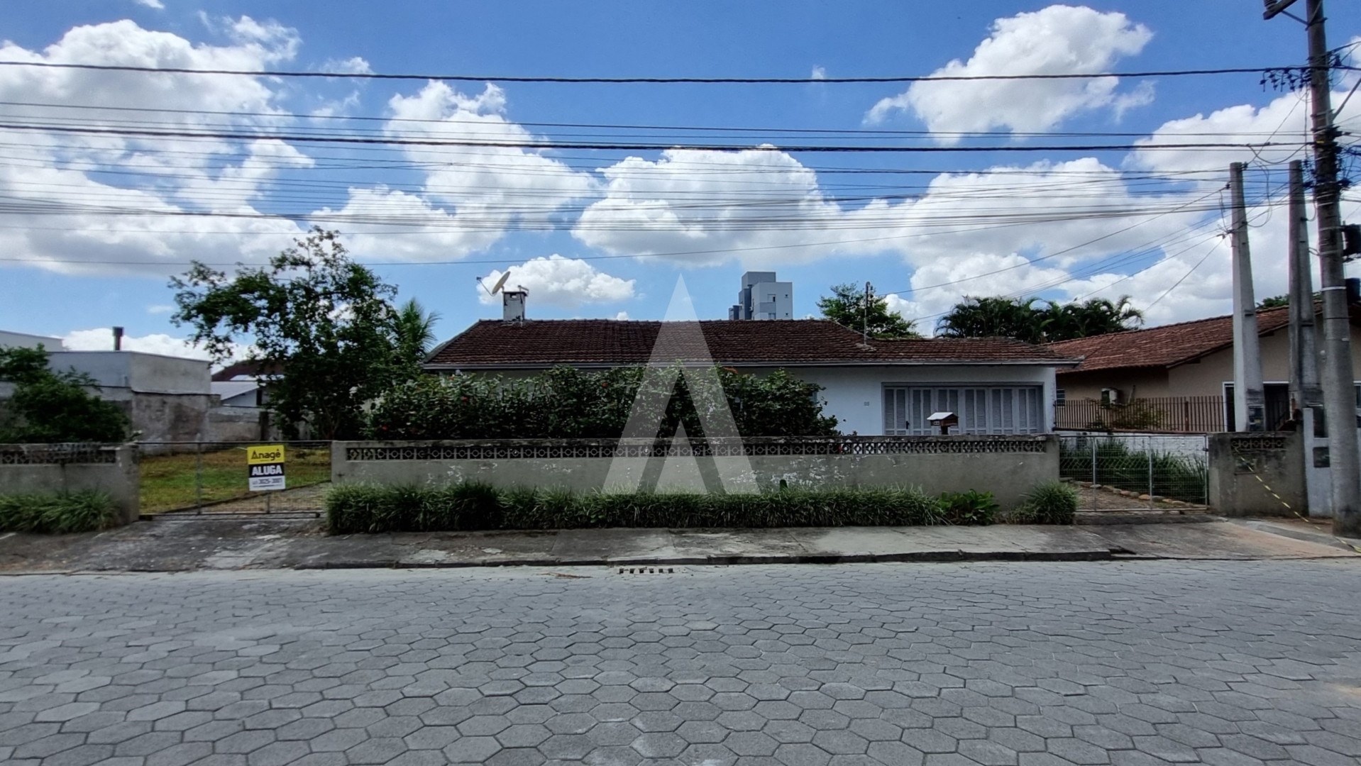 Casa residencial com 03 quartos e 2 vagas de garagem coberta no bairro Costa e Silva. — foto 2