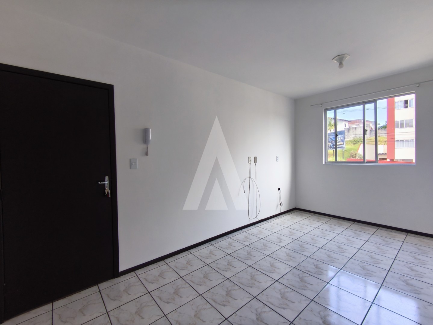 Apartamento no Saguaçu com 02 quartos e 01 vaga de garagem coberta. — foto 3