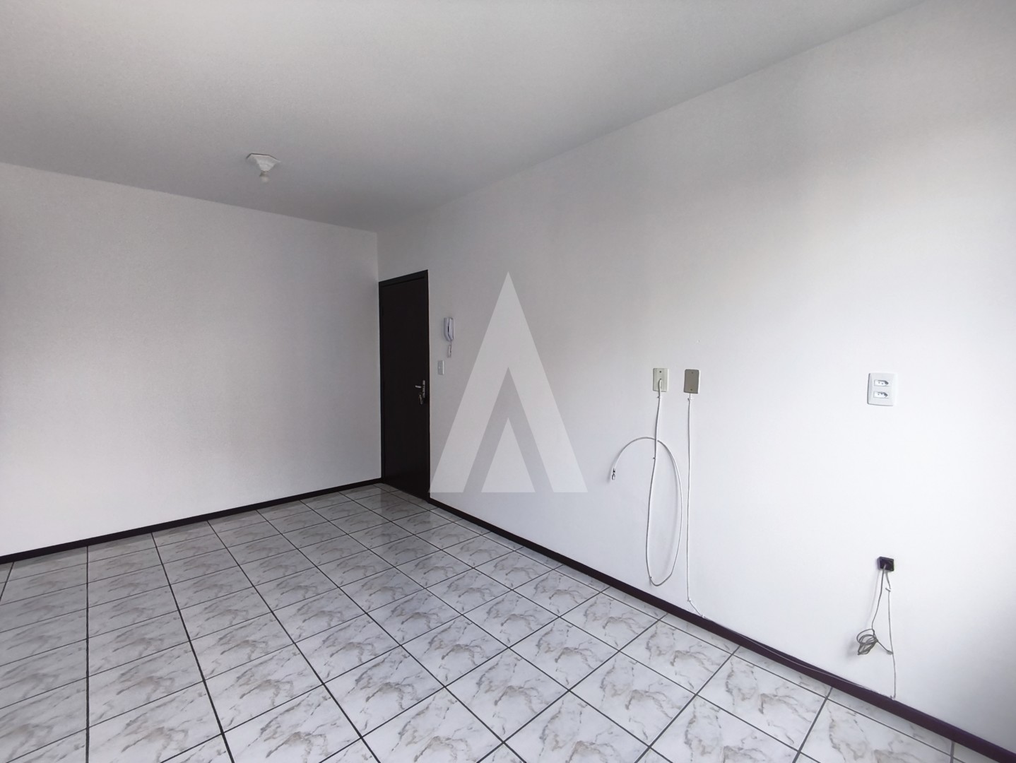 Apartamento no Saguaçu com 02 quartos e 01 vaga de garagem coberta. — foto 4