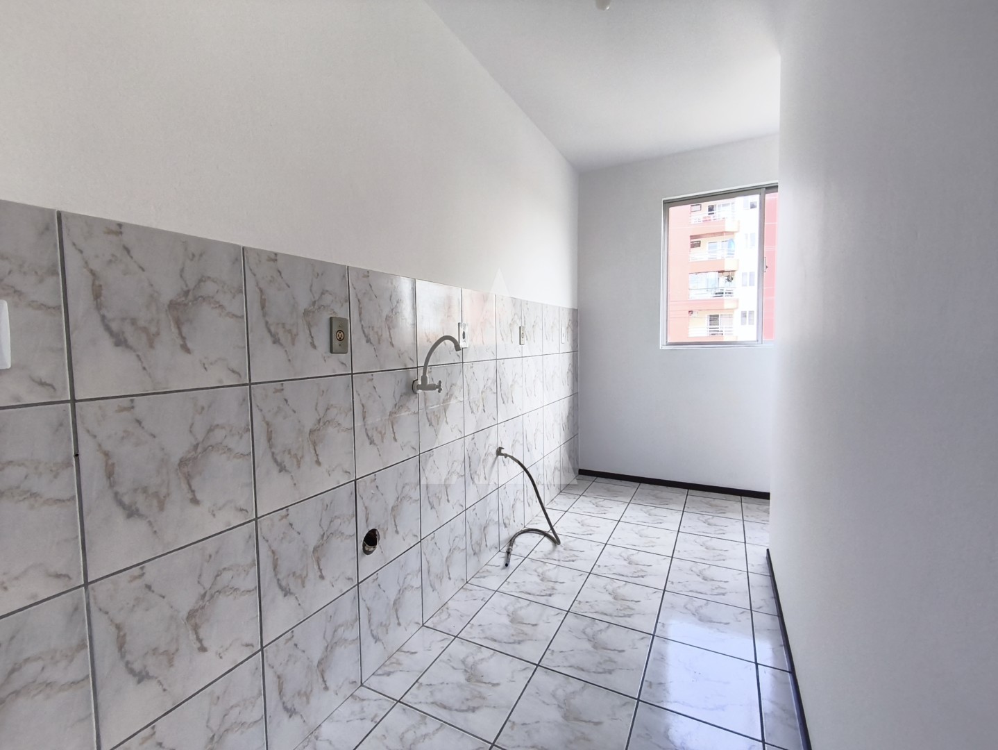 Apartamento no Saguaçu com 02 quartos e 01 vaga de garagem coberta. — foto 7