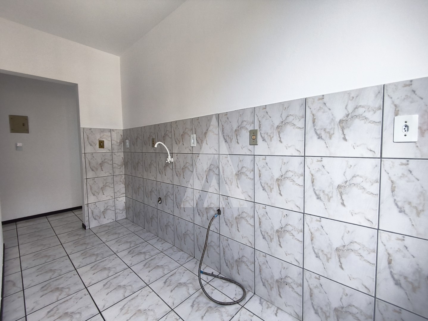 Apartamento no Saguaçu com 02 quartos e 01 vaga de garagem coberta. — foto 6