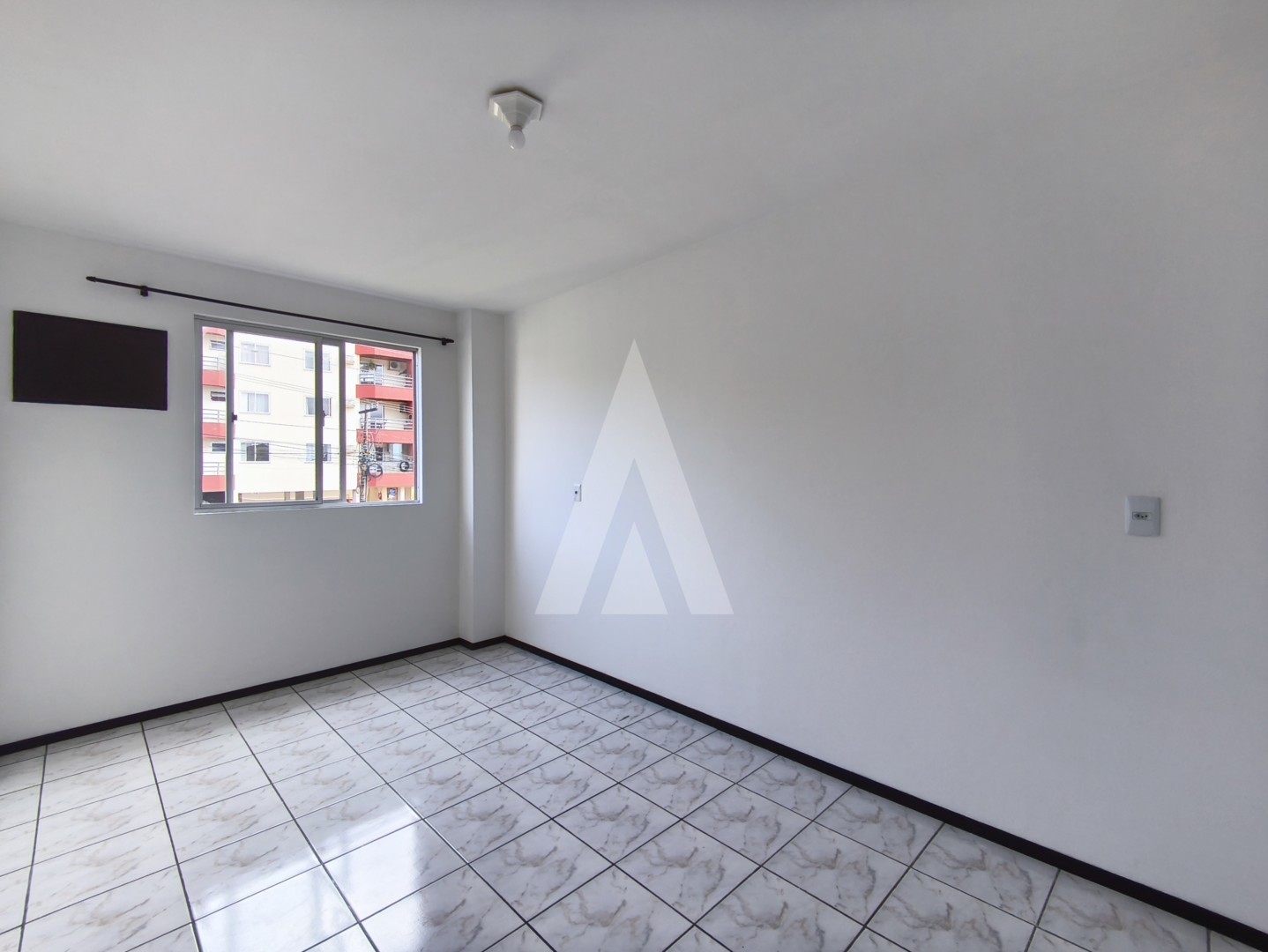 Apartamento no Saguaçu com 02 quartos e 01 vaga de garagem coberta. — foto 5