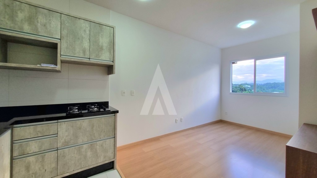 Apartamento no Centro com 01 quarto e cozinha com armários e 01 vaga de garagem. — foto 2