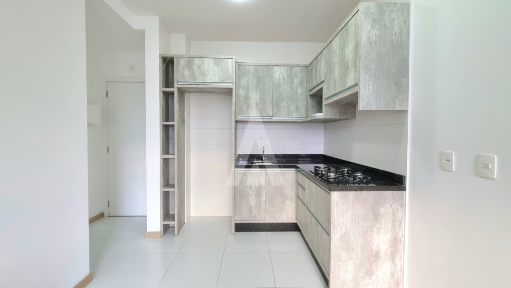 Apartamento no Centro com 01 quarto e cozinha com armários e 01 vaga de garagem. — foto 4