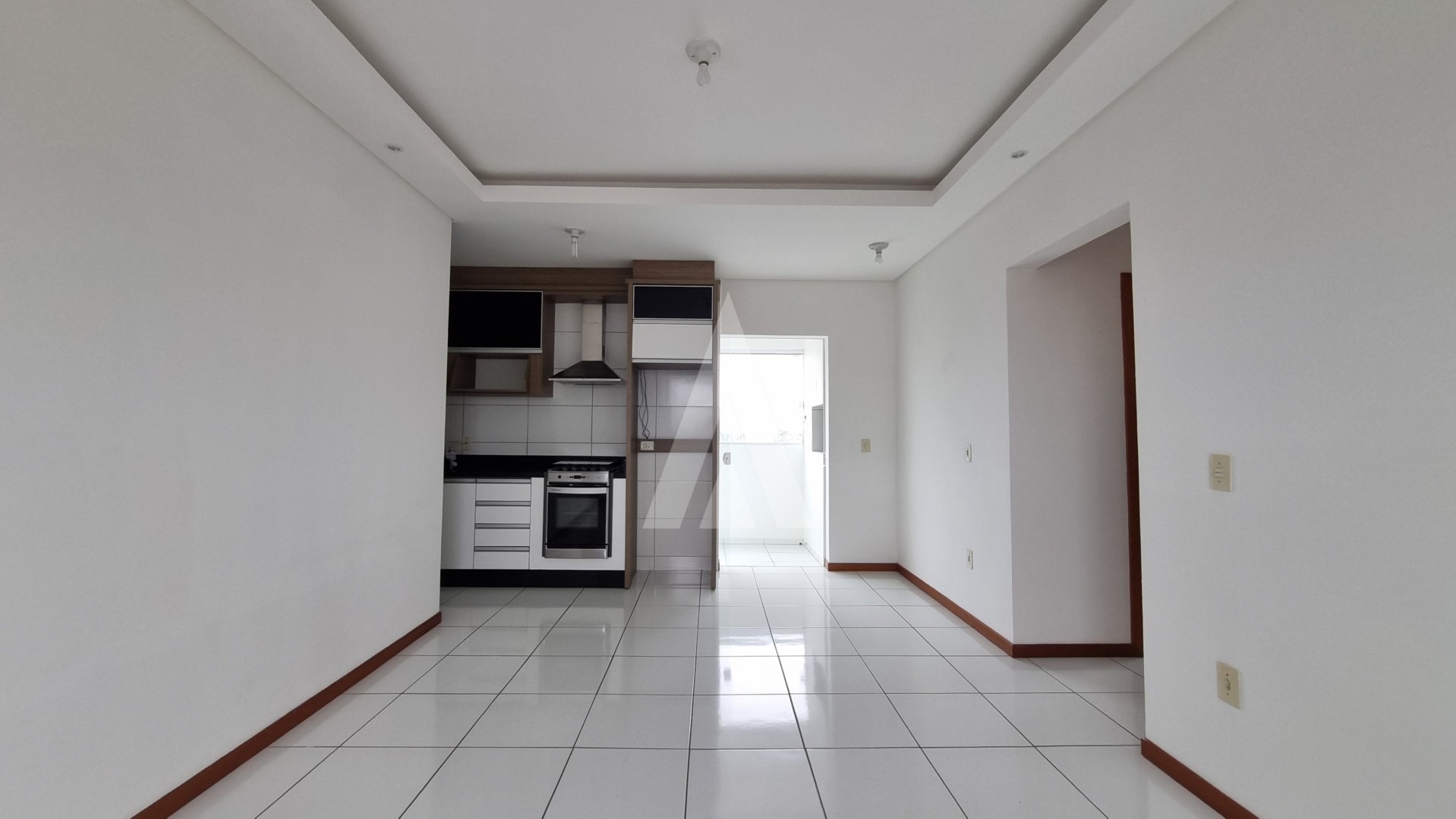 Apartamento com 02 quartos no bairro Iririu. — foto 2