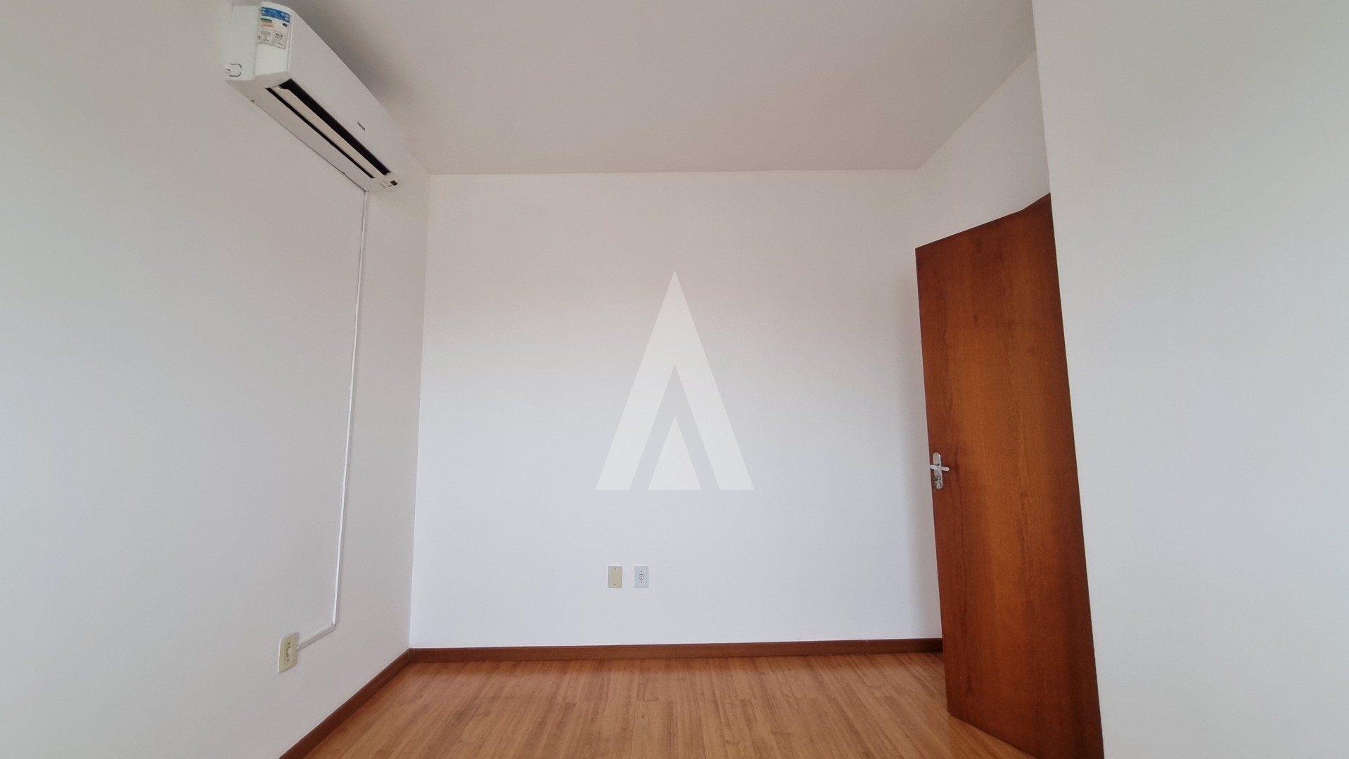 Apartamento com 02 quartos no bairro Iririu. — foto 6