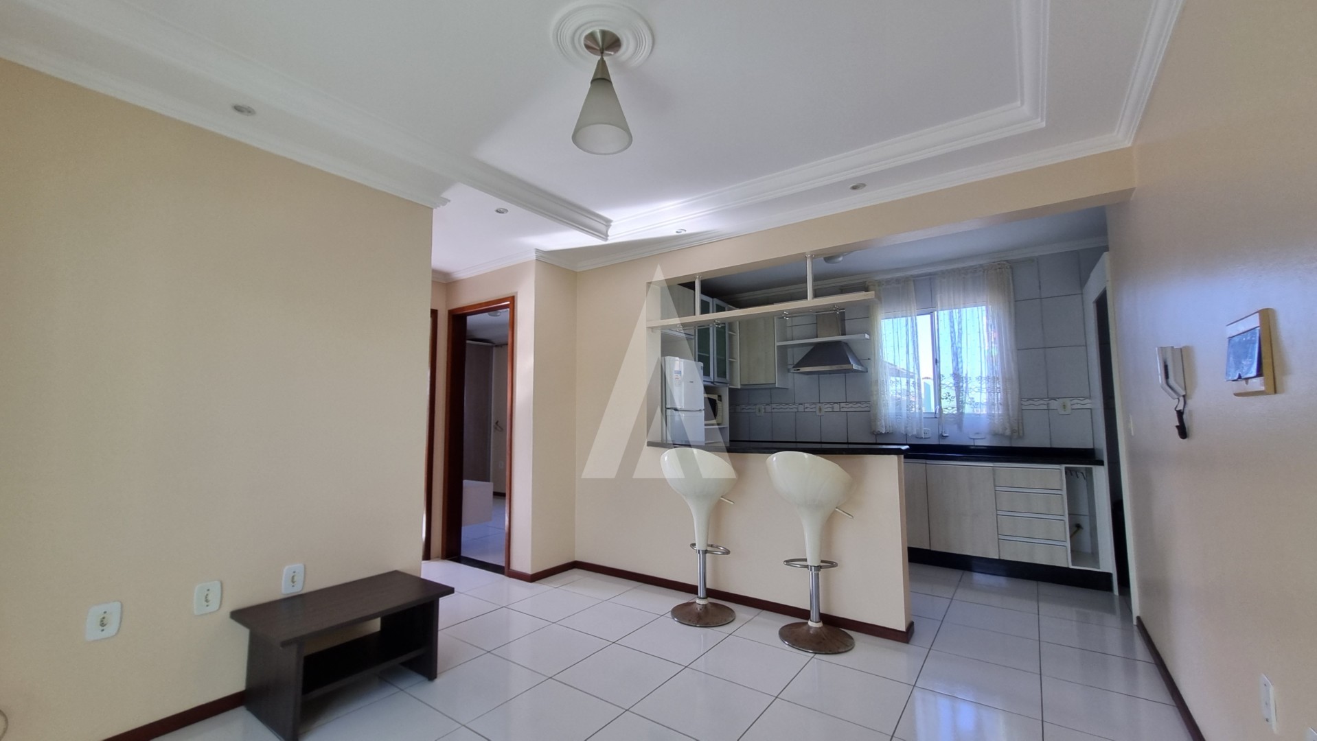 Apartamento semi mobiliado com 2 quartos no bairro Iririú — foto 3