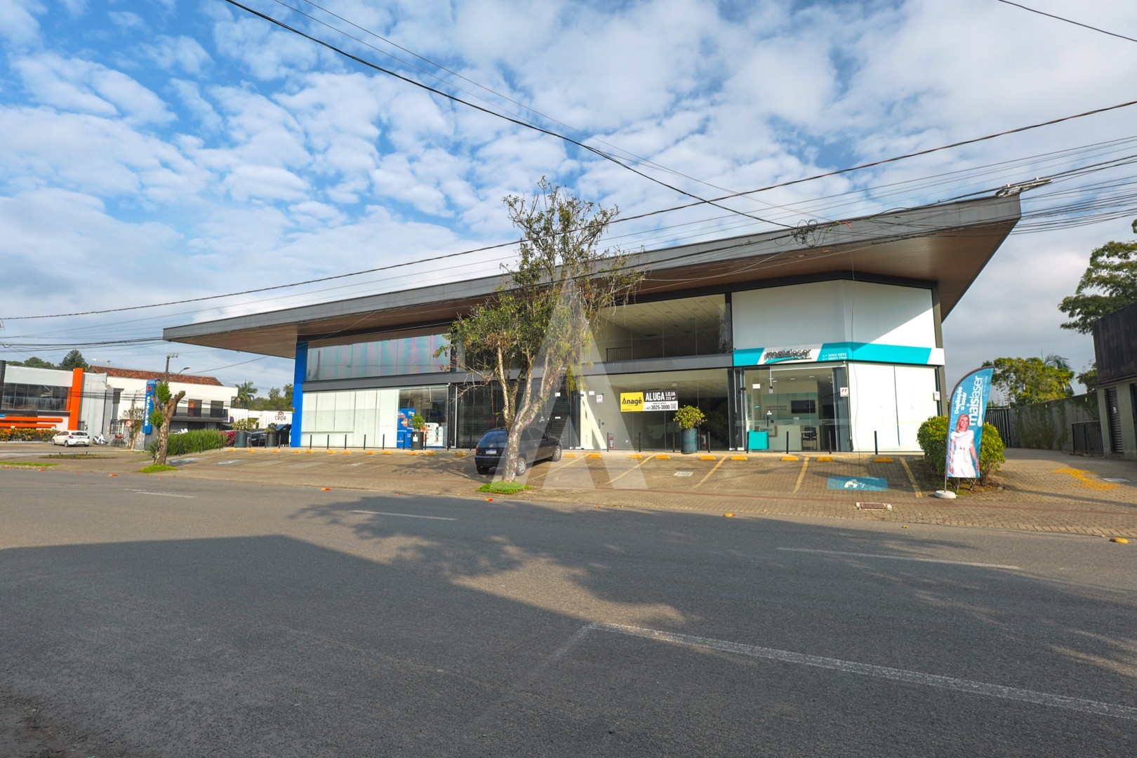 Loja Ampla com 233 m2 e estacionamento, Rua Max Colin esquina com a Conselheiro Arp, Bairro América — foto 2