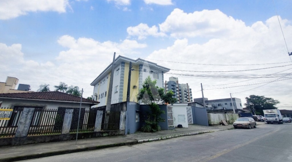 Apartamento no bairro Costa e Silva com 3 quartos, cozinha com armários, sacada com churrasqueira e 1 vaga de garagem. — foto 3